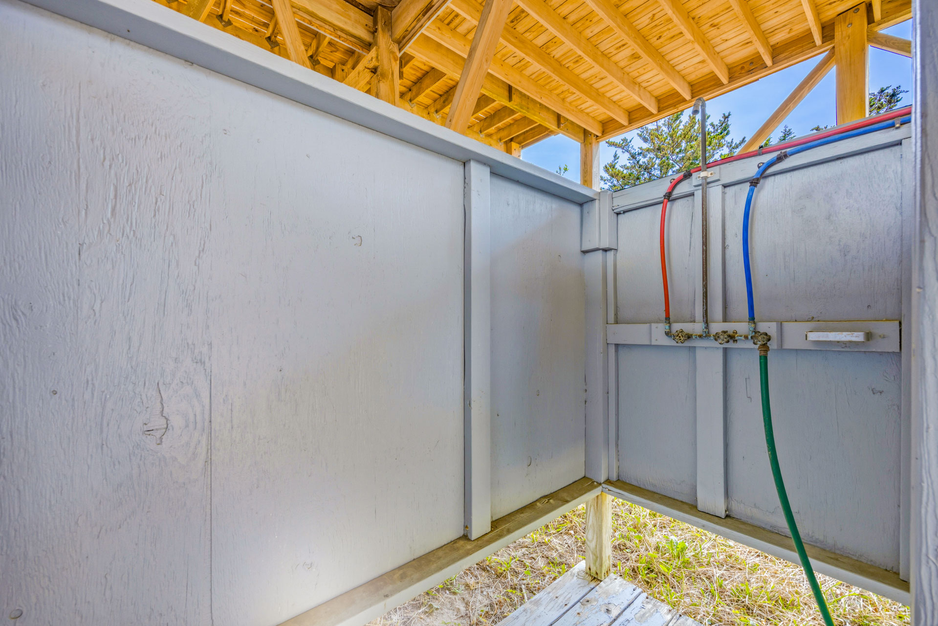 Surf Or Sound Realty 1112 Edge Of The World Outdoor Shower