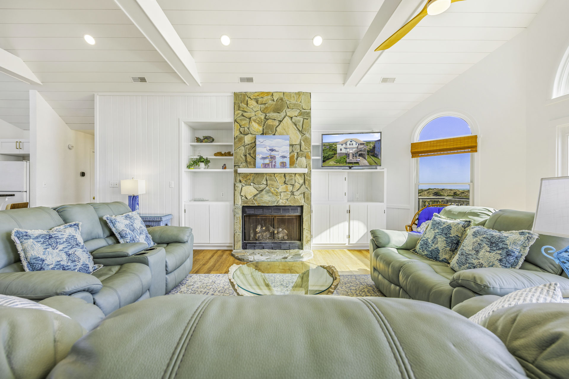 Surf Or Sound Realty 505 Our Beach House Great Room 2