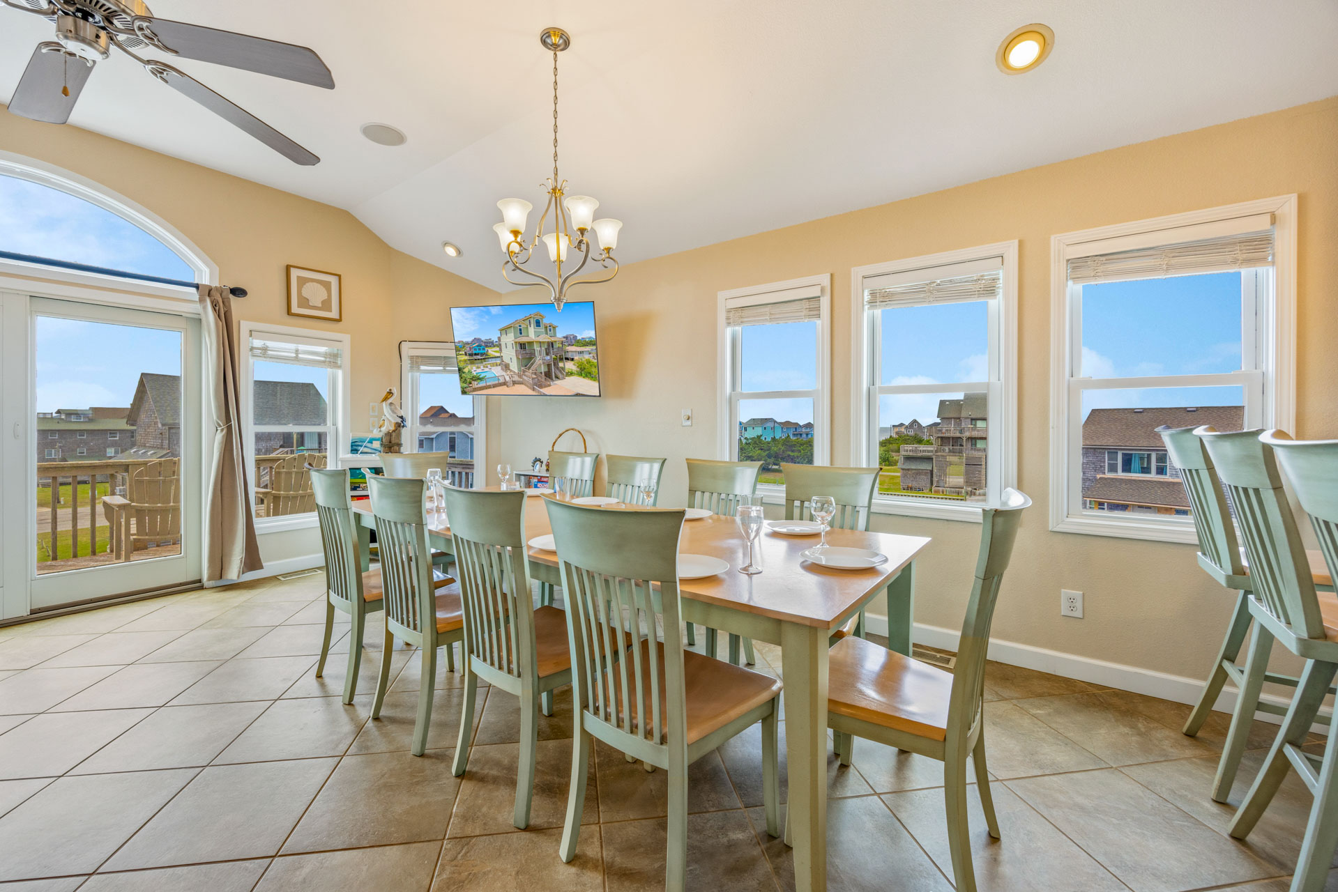 Surf Or Sound Realty 677 Tarpon Watch Dining Area 2