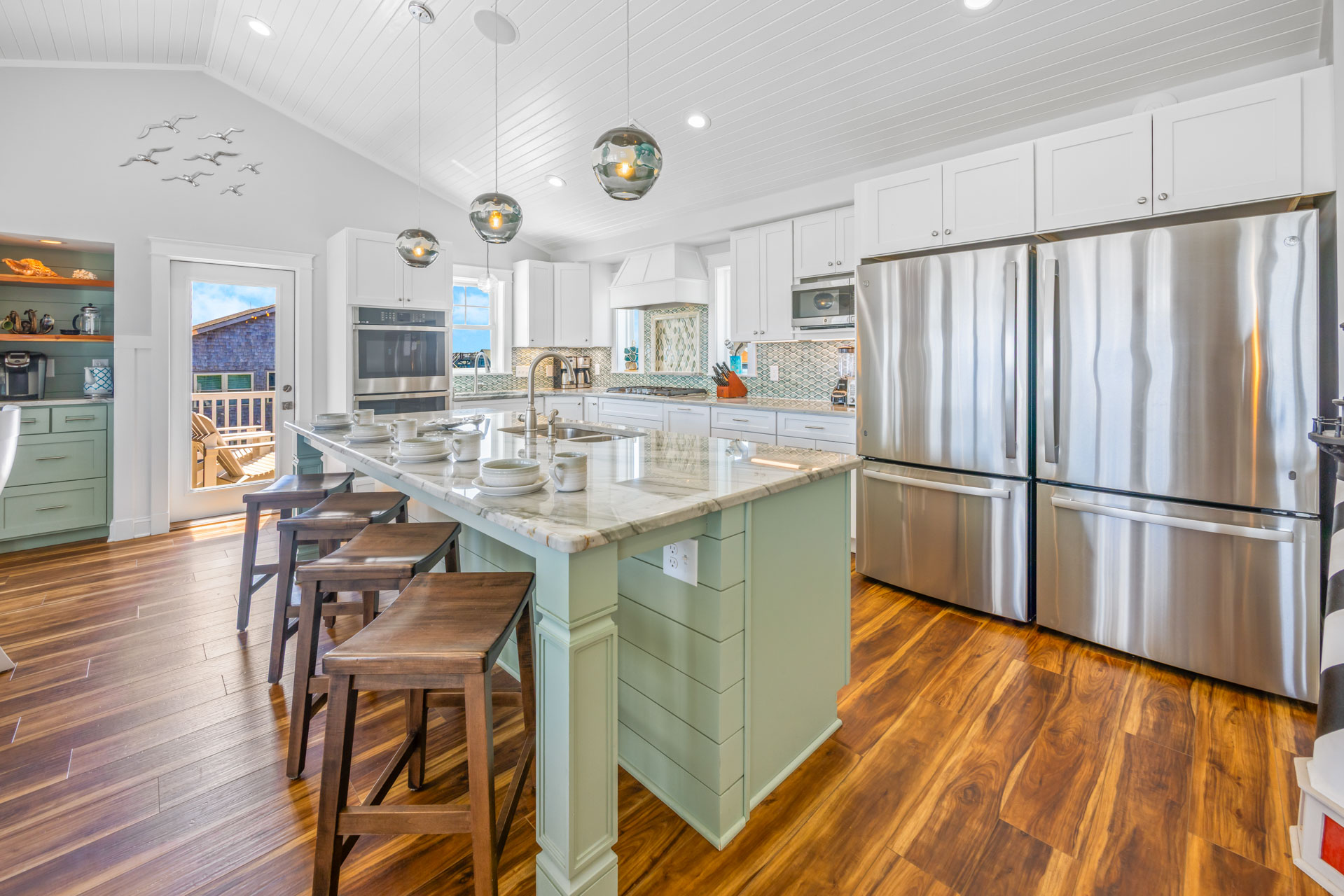Surf Or Sound Realty 990 Dawn Treader Kitchen 5