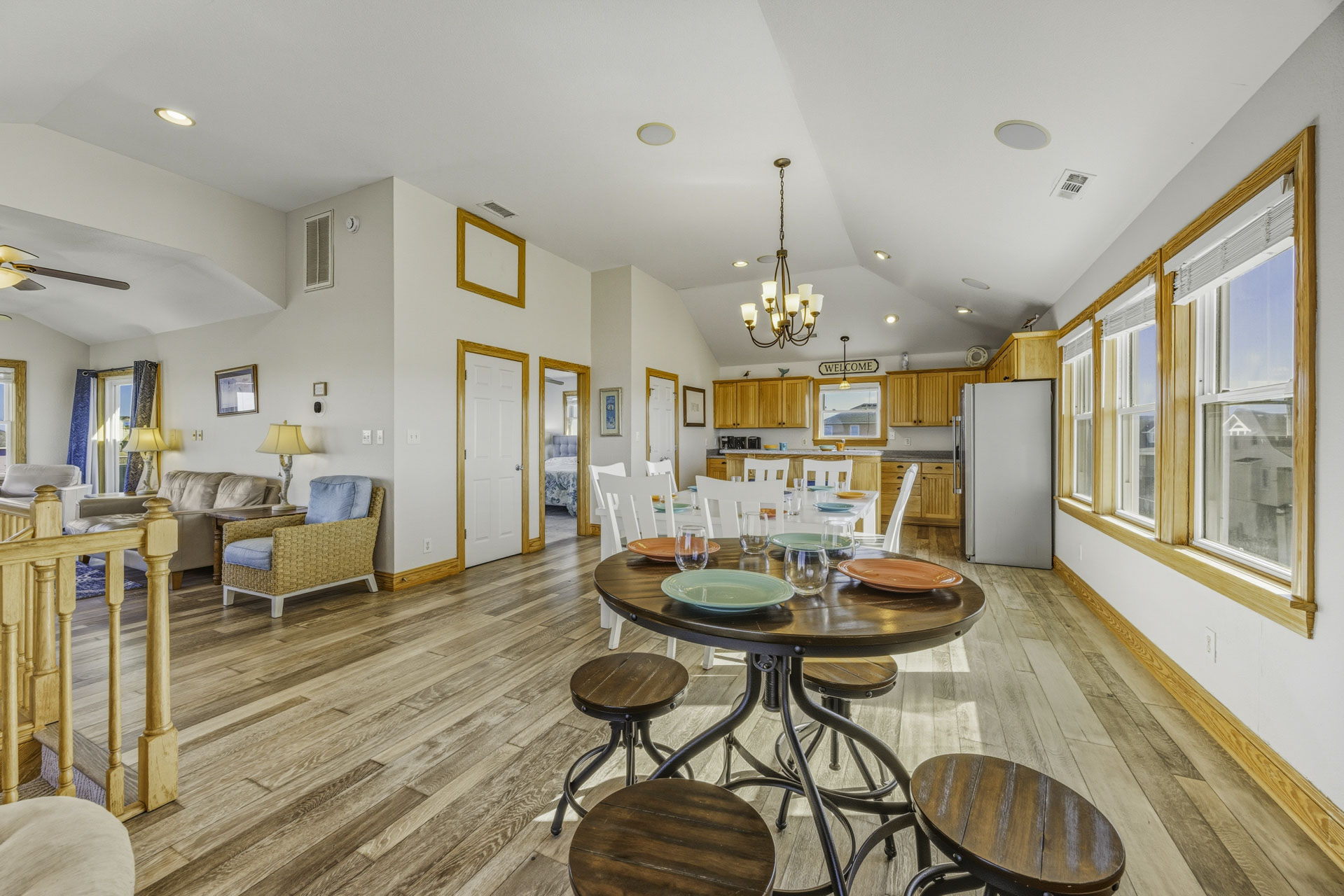 Surf Or Sound Realty 1233 High Tide Haven Dining Area 6