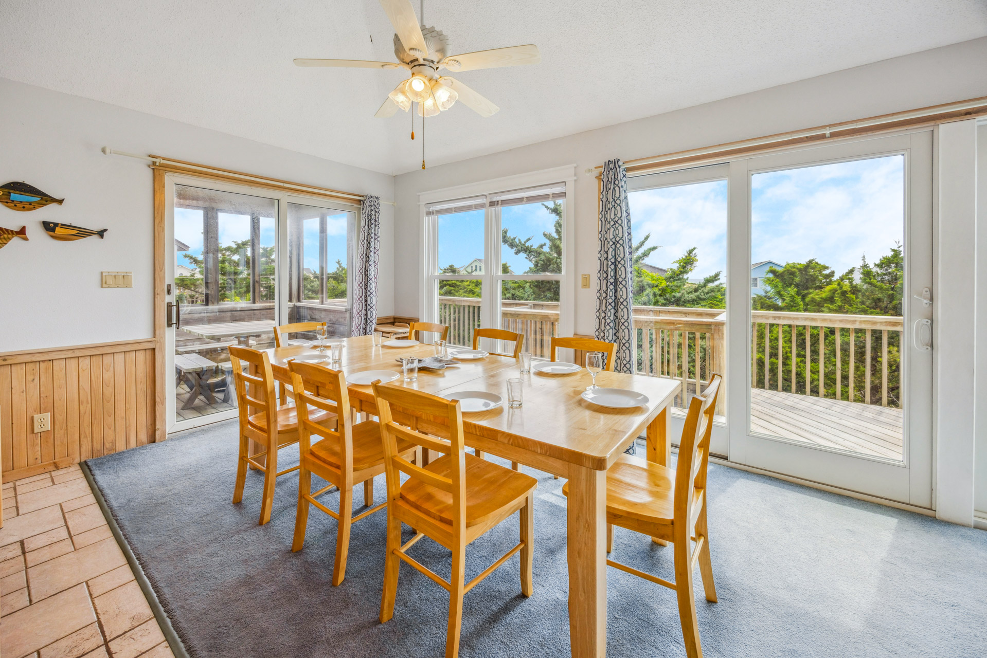 Surf Or Sound Realty 32 Ocean Escape Dining Area 4