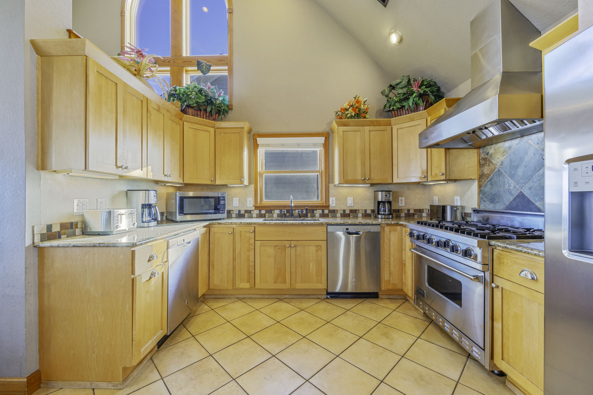 Surf Or Sound Realty 901 Flip Floppin Kitchen 4