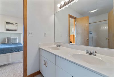 Surf Or Sound Realty 1041 Big Wednesday Bathroom 2 3366512