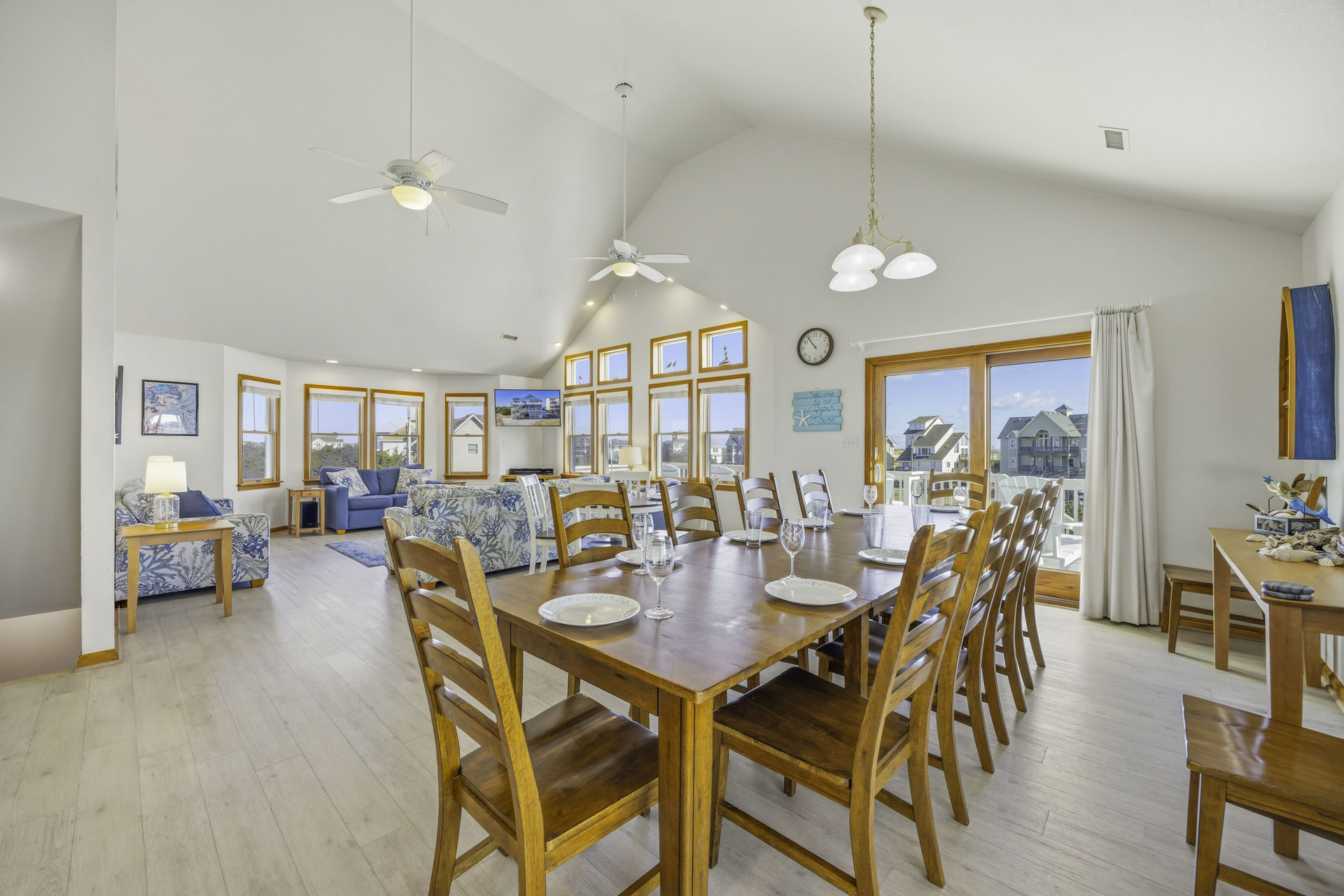 Surf Or Sound Realty 201 Blue Waves Dining Area 4