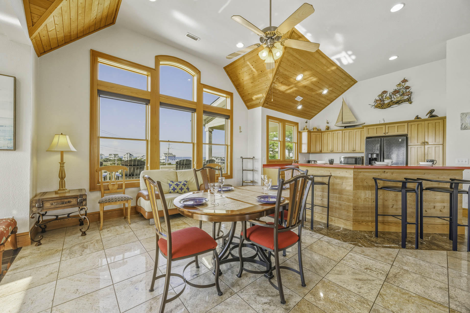 Surf Or Sound Realty 528 Hatteras Seaduction Dining Area 4