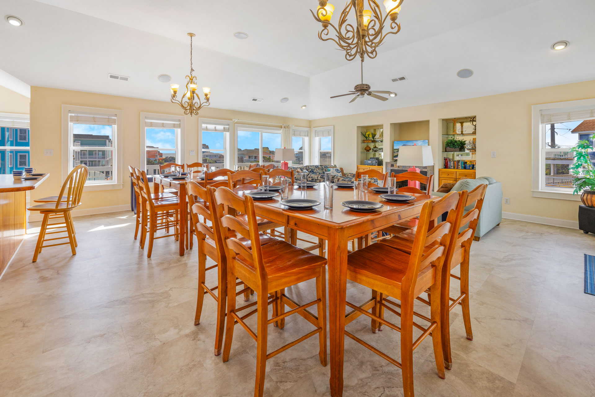 Surf Or Sound Realty 595 Tropical Paradise Dining Area 2