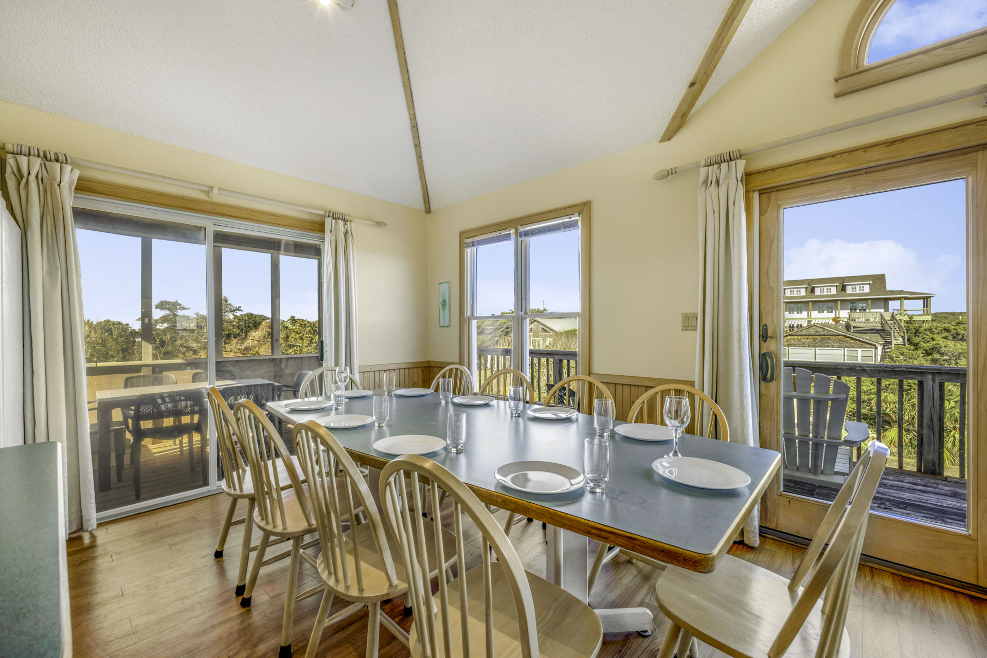 Surf Or Sound Realty 113 Sea Biscuit Dining Area 1