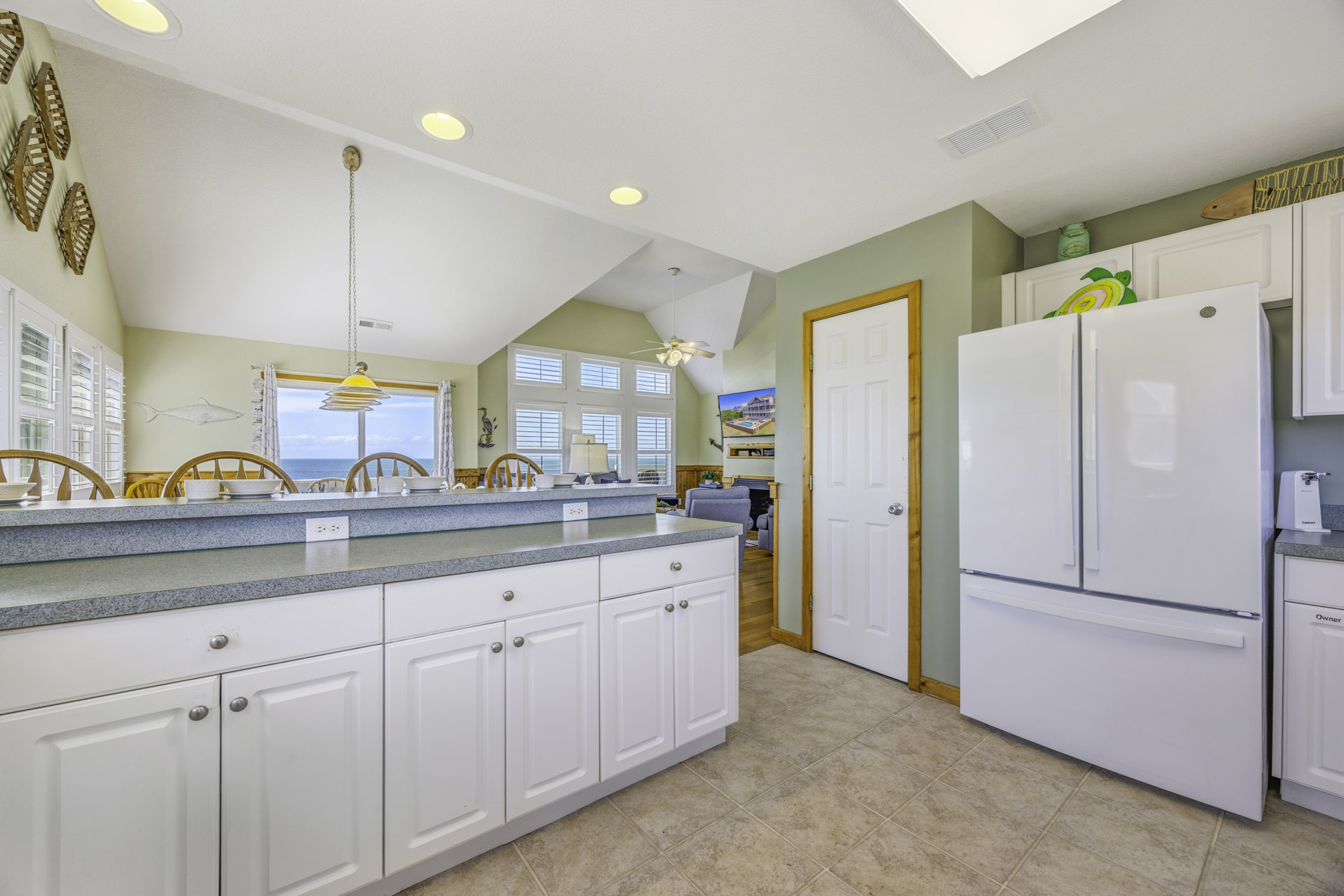 Surf Or Sound Realty 339 Salvo Sunsets Kitchen 3