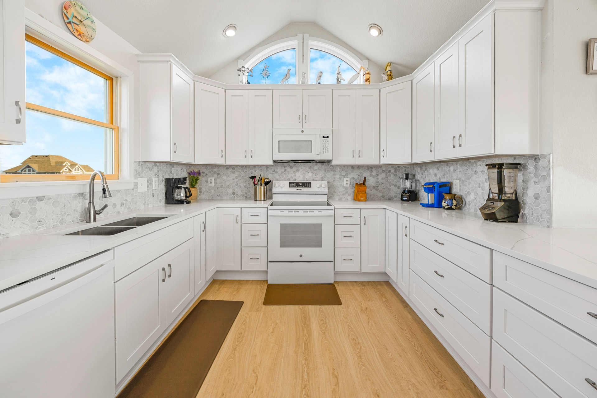 Surf Or Sound Realty 323 A Beach Dream Kitchen 2