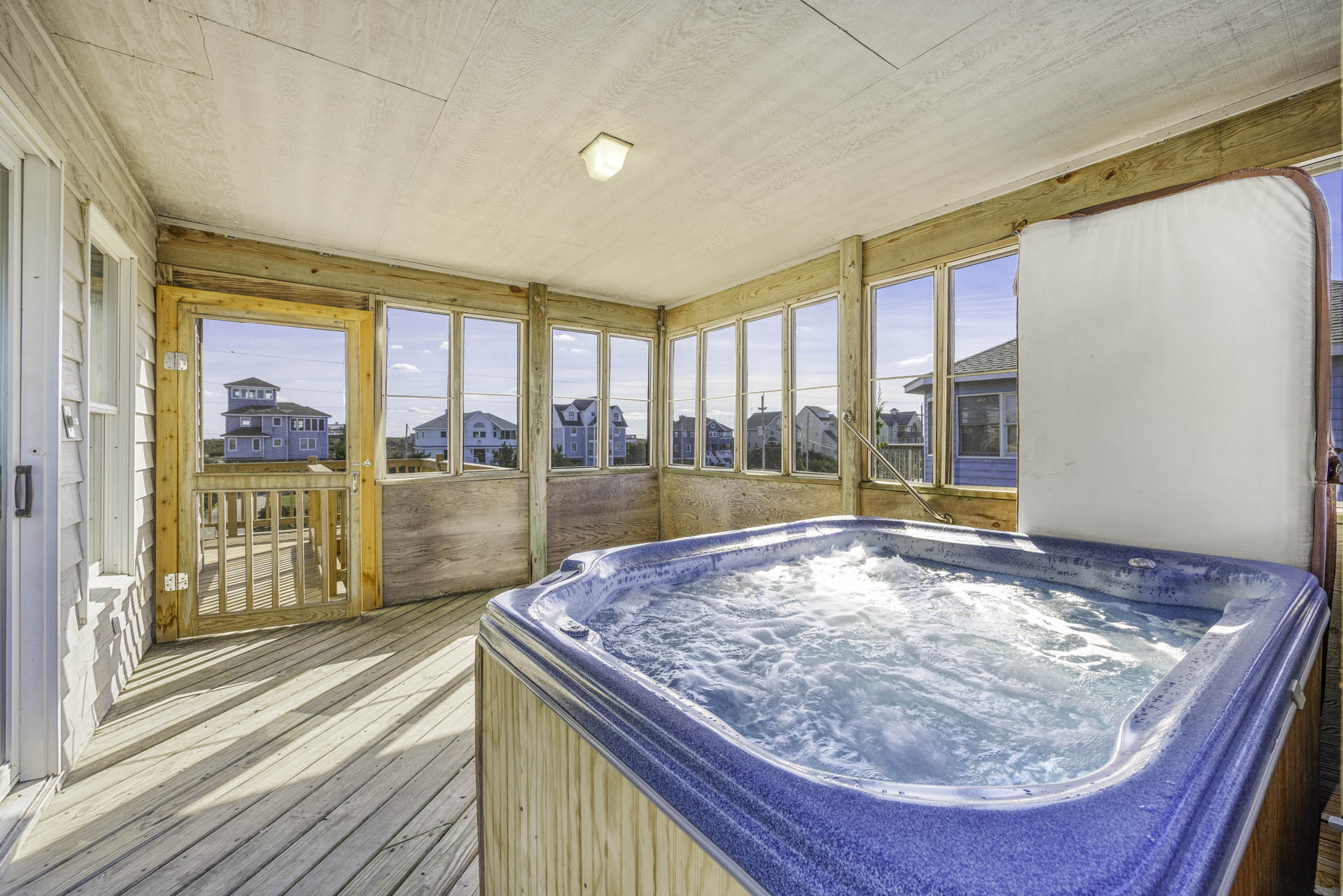 Surf Or Sound Realty 753 Longview Hot Tub 2