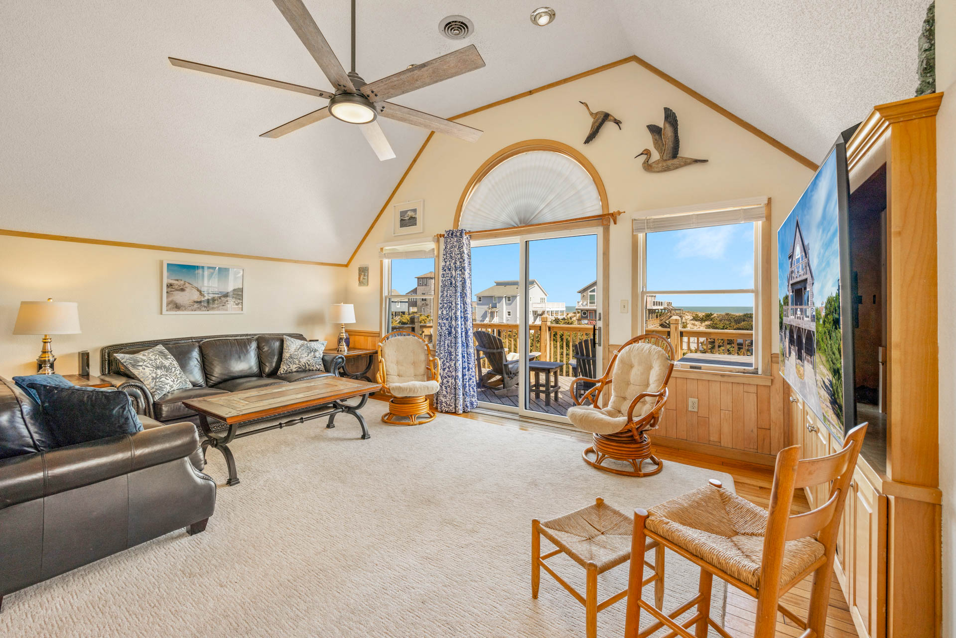 Surf Or Sound Realty 1094 Sea Lady Great Room 3