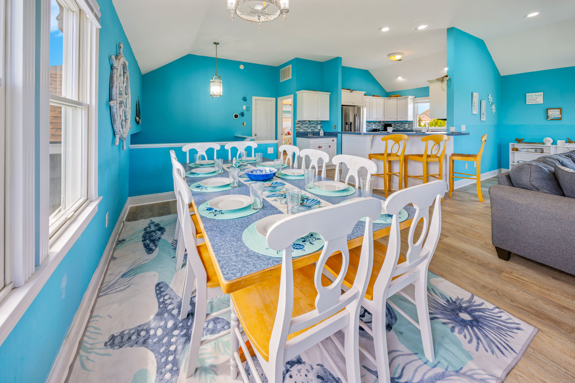 Surf Or Sound Realty 452 Isle Be Breezy Dining Area 2