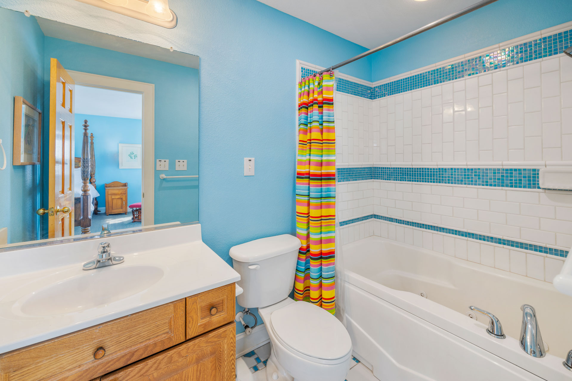 Surf Or Sound Realty 595 Tropical Paradise Bedroom 4 3