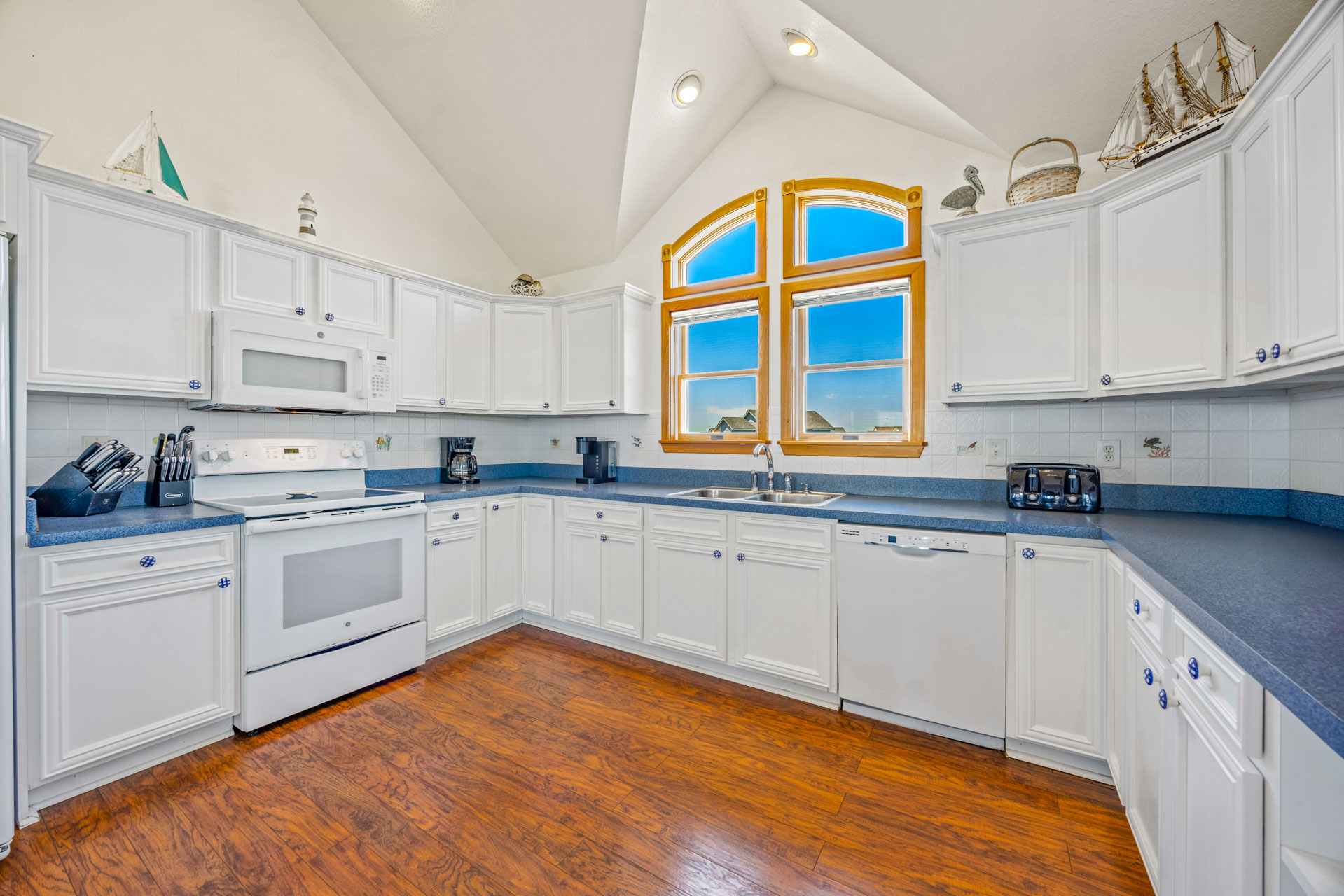 Surf Or Sound Realty 773 Skipper's Landing Kitchen 4