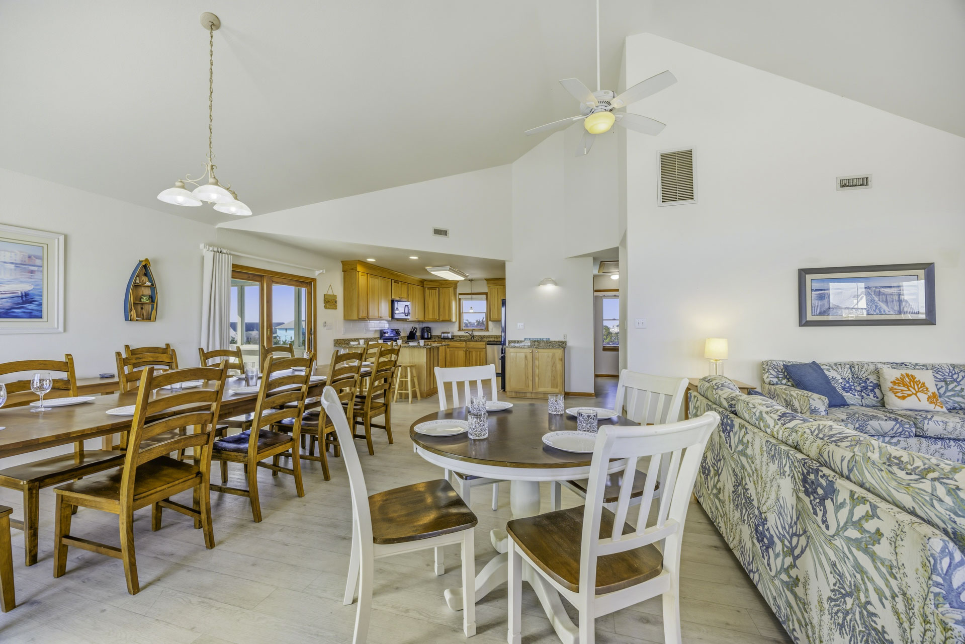 Surf Or Sound Realty 201 Blue Waves Dining Area 1