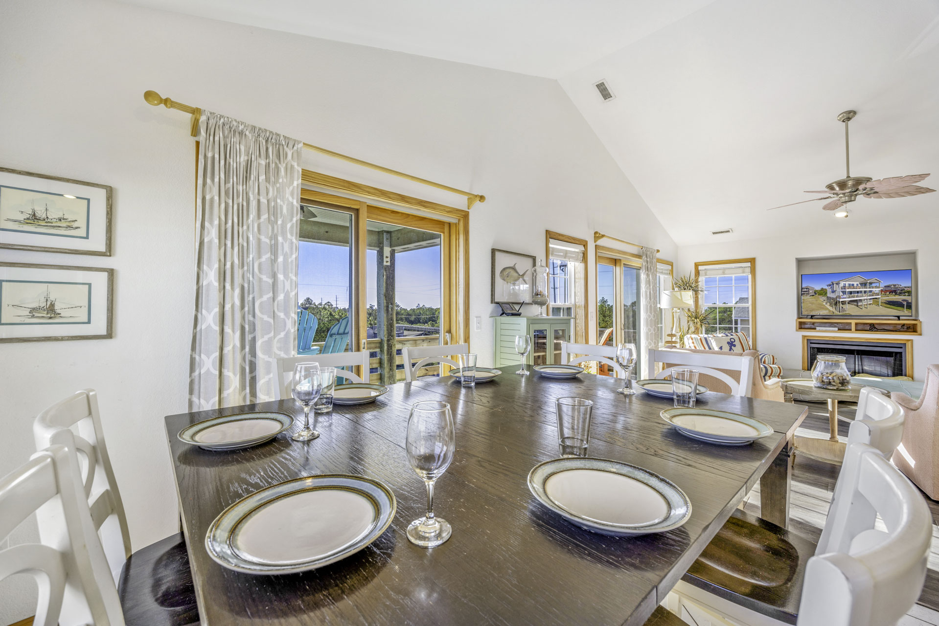 Surf Or Sound Realty 476 Changes In Attitude Dining Area 1