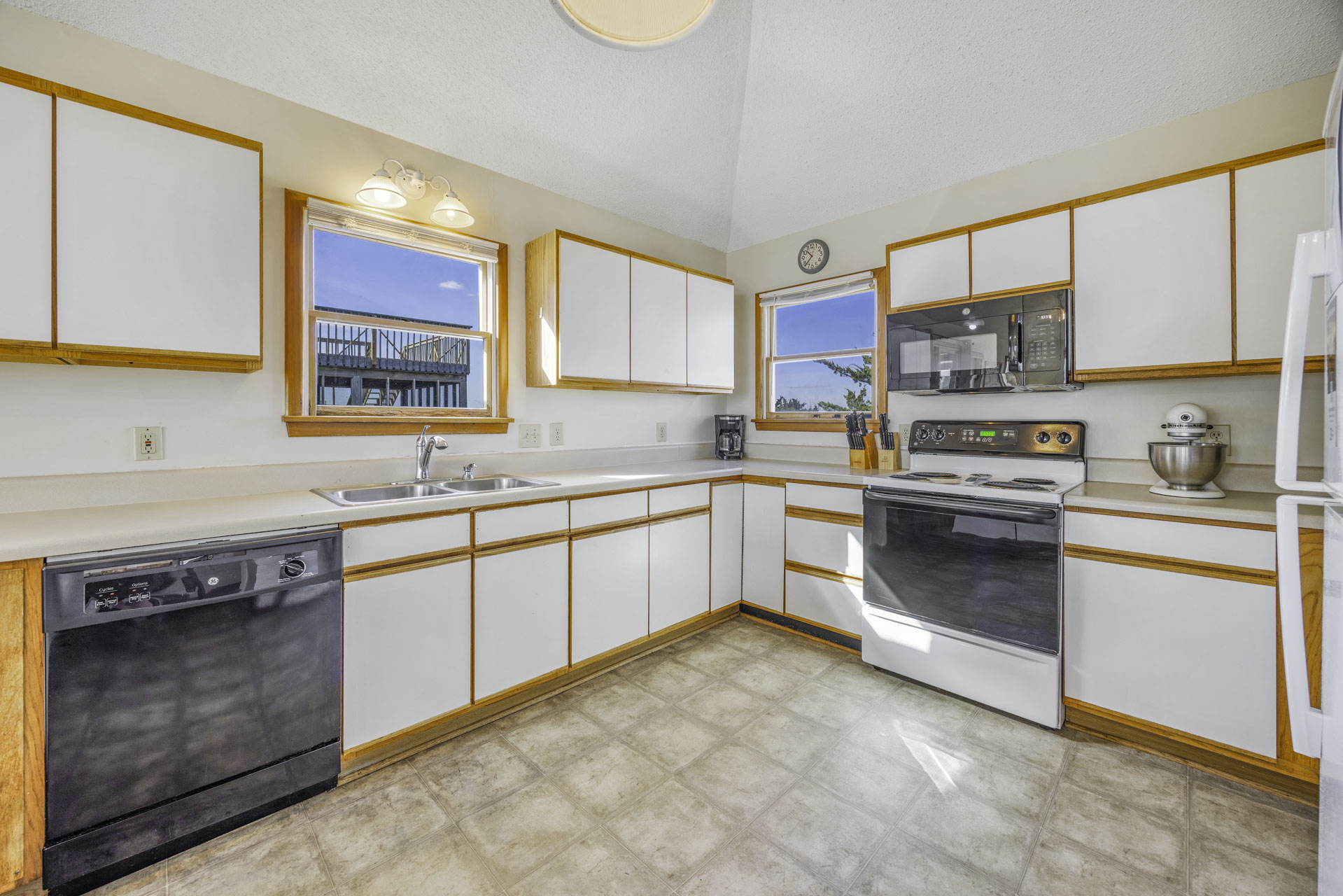 Surf Or Sound Realty 753 Longview Kitchen 3