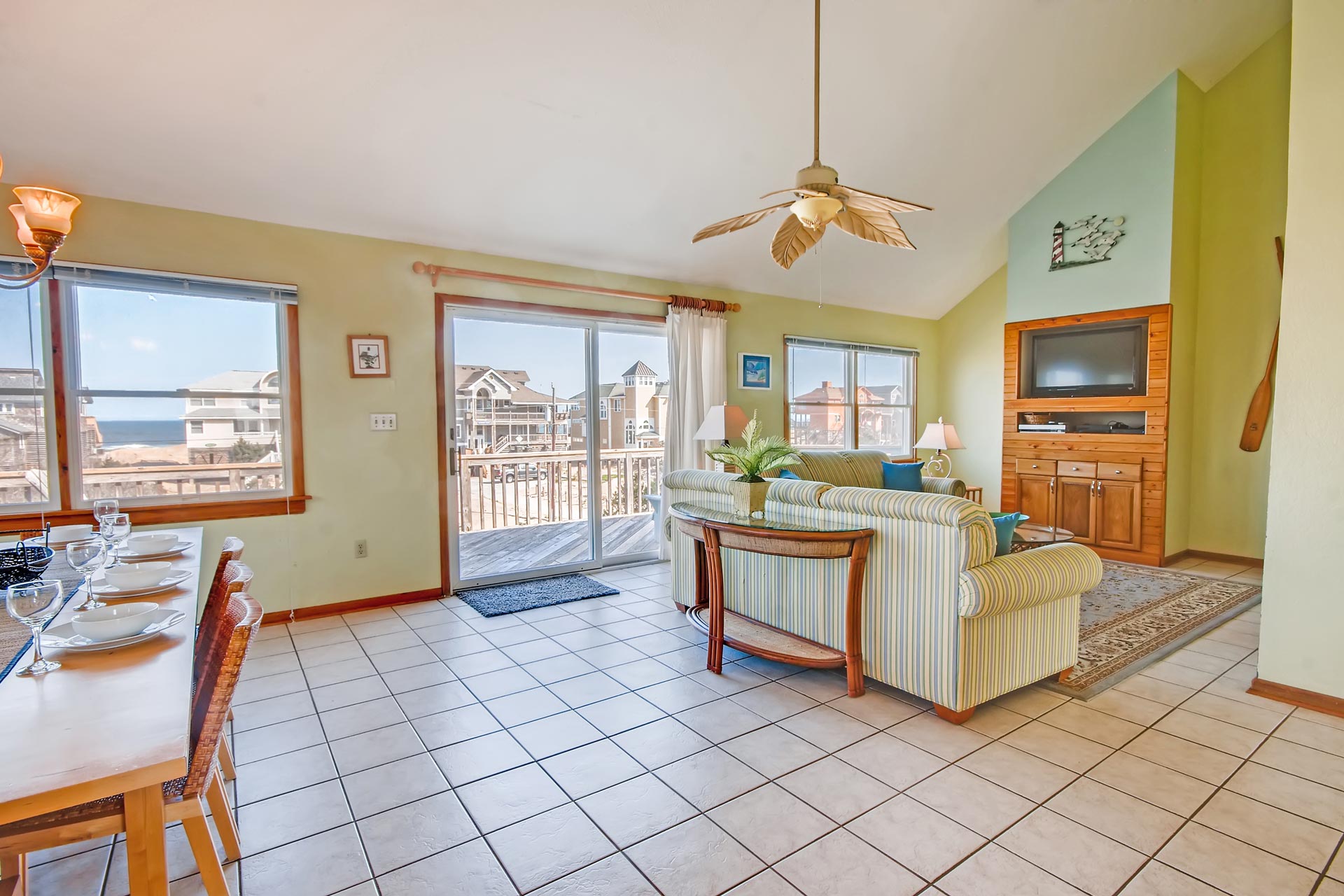 Surf Or Sound Realty Barefootn 827 Great Room 1 3350012