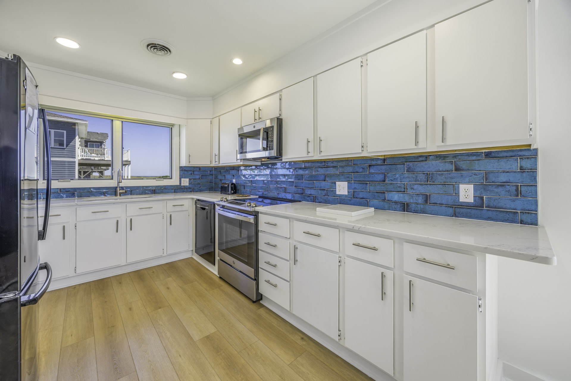 Surf Or Sound Realty 1097 Harmona Kitchen 1