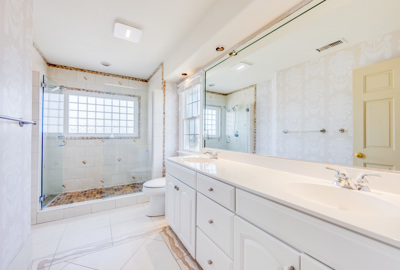 27 Surf Or Sound Realty 1122 Livin The Dream Bathroom 1 3374324