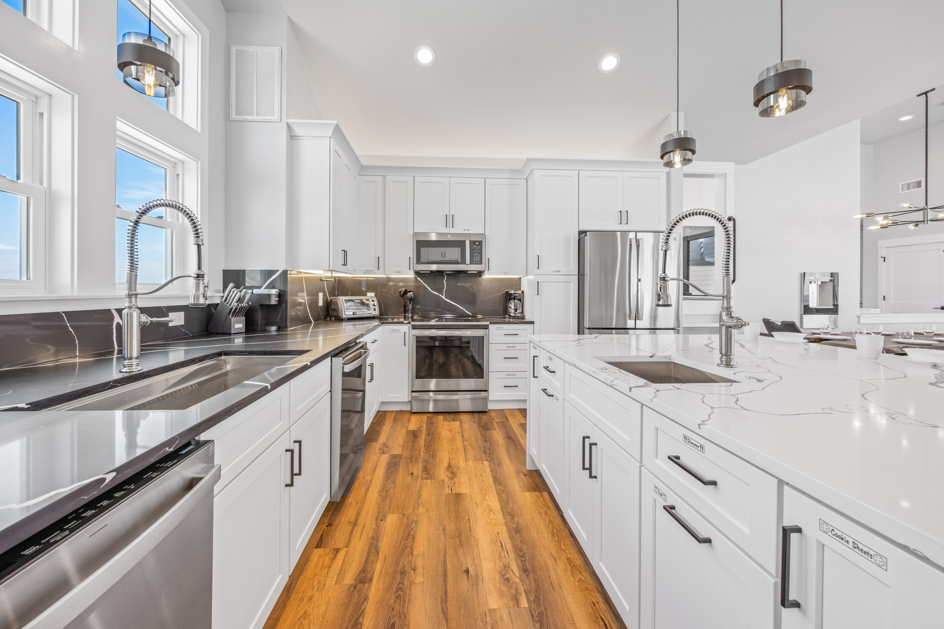 Surf Or Sound Realty 1204 Ocean's 12 Kitchen 5