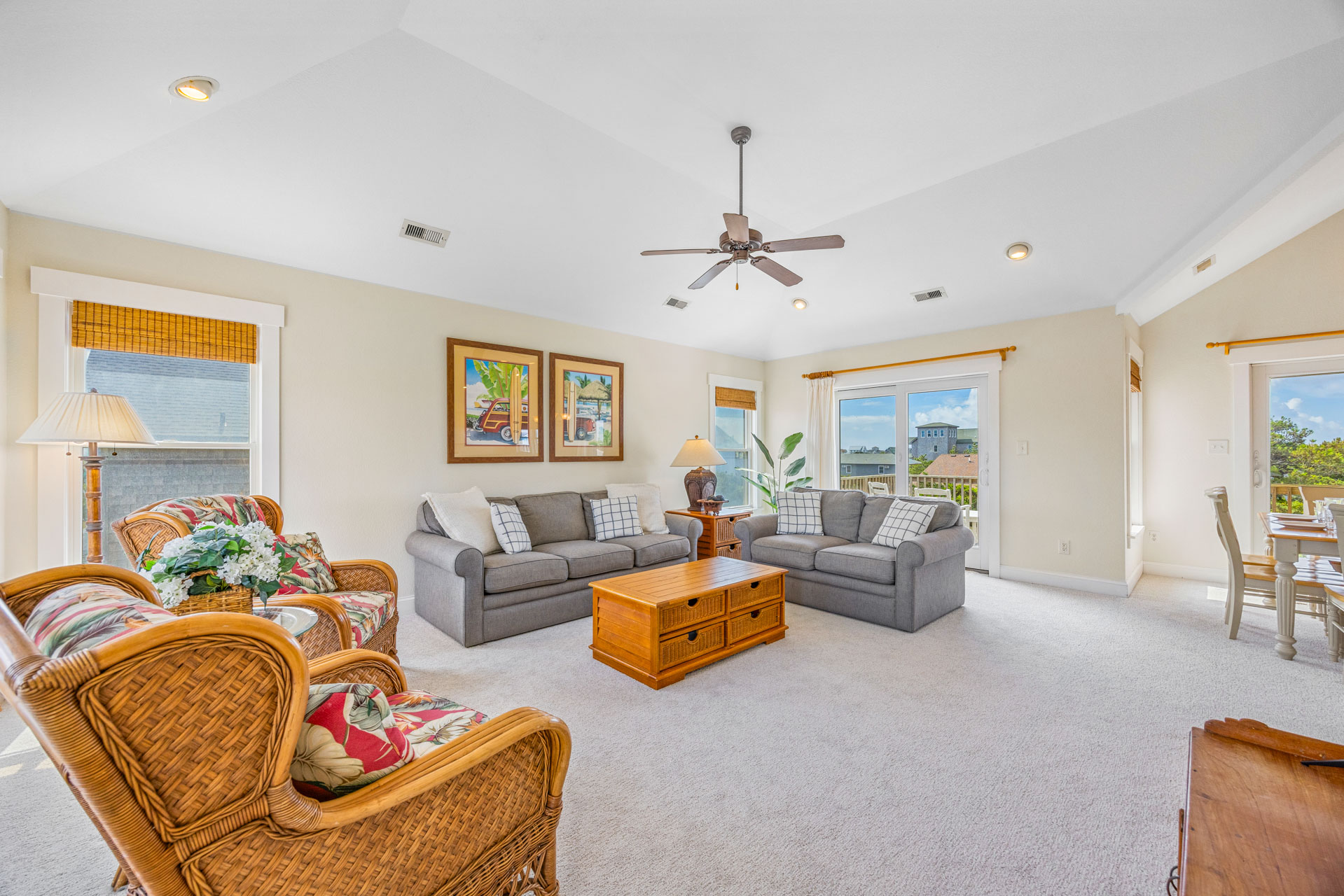Surf Or Sound Realty 458 Waves Daze Great Room 1