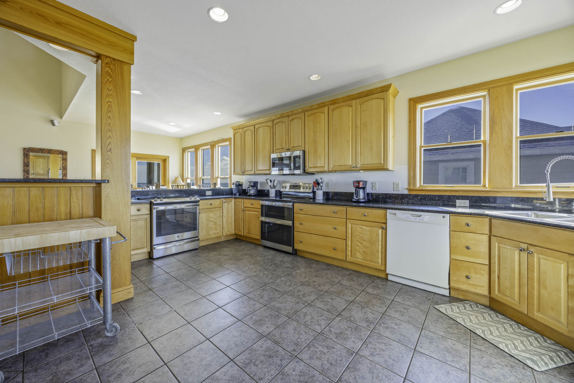 Surf Or Sound Realty 369 Sea Mist Kitchen 3