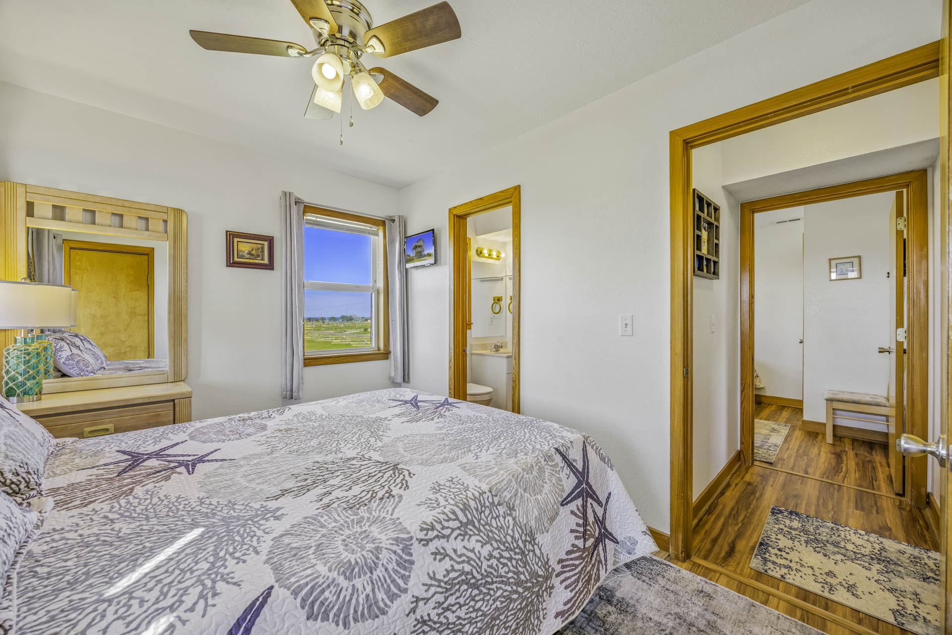 Surf Or Sound Realty 1100 Makin Waves Bedroom 1 2