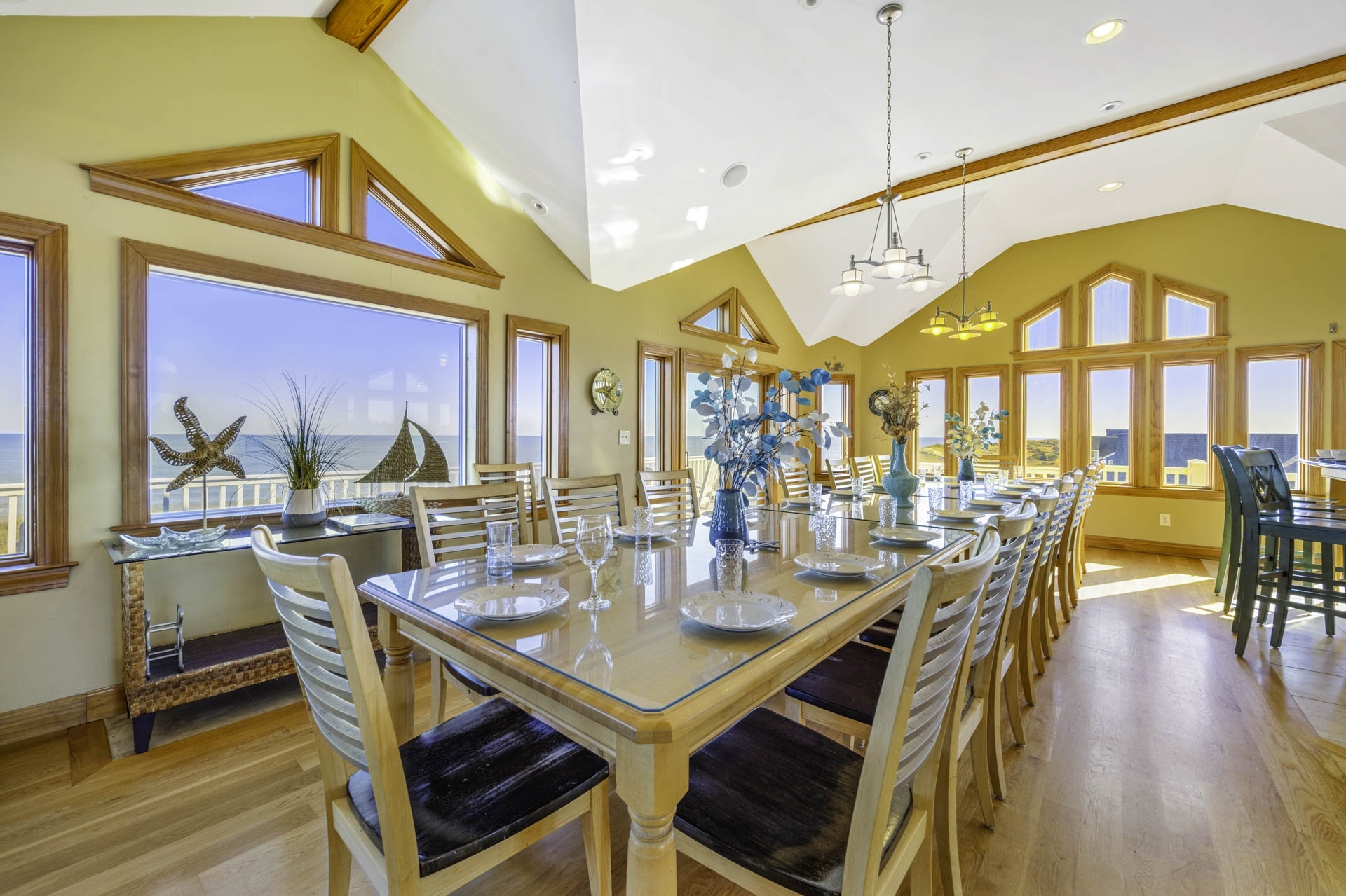 Surf Or Sound Realty 679 Sea Glass Dining Area 2