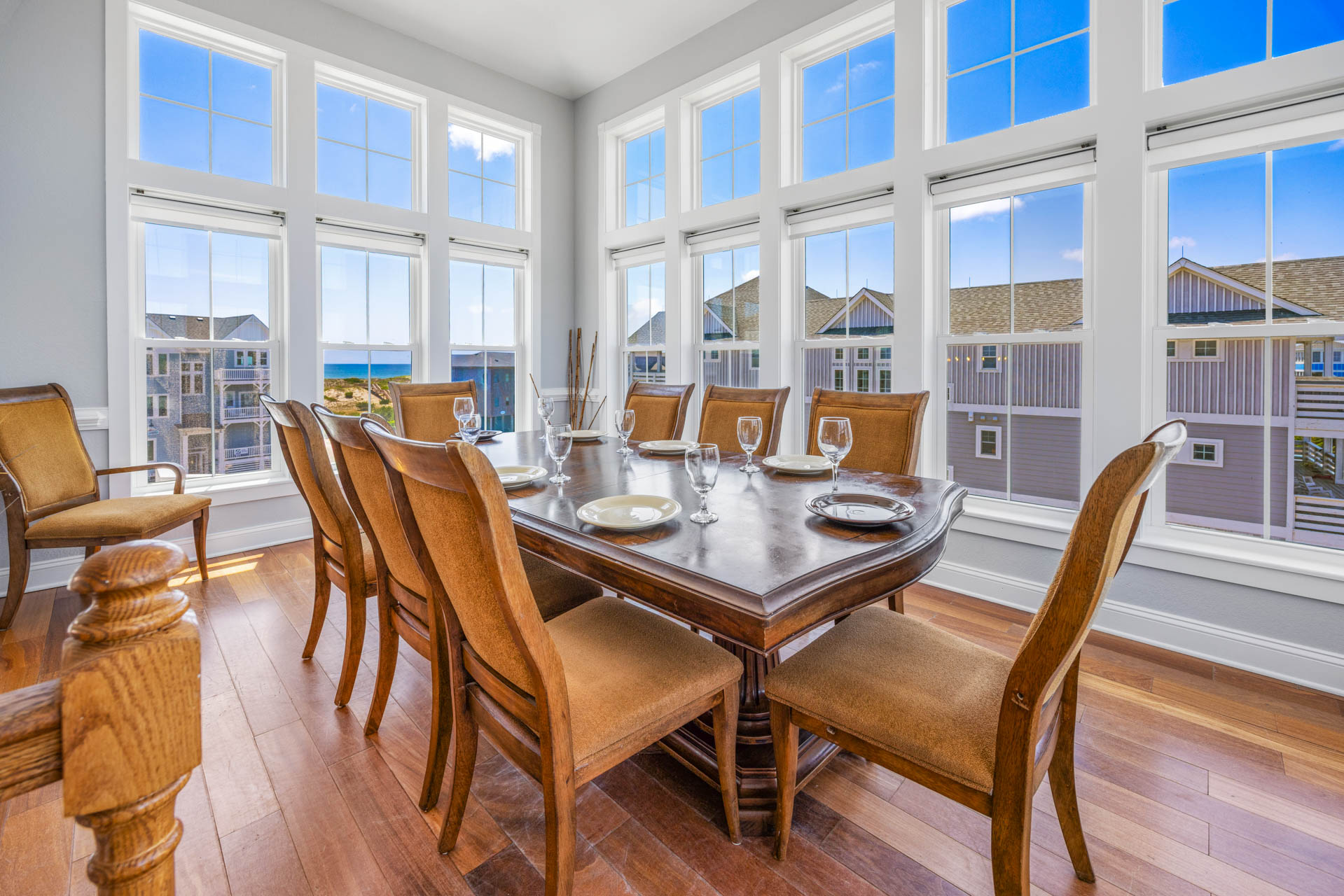 Surf Or Sound Realty 685 Shooting Star Dining Area 3