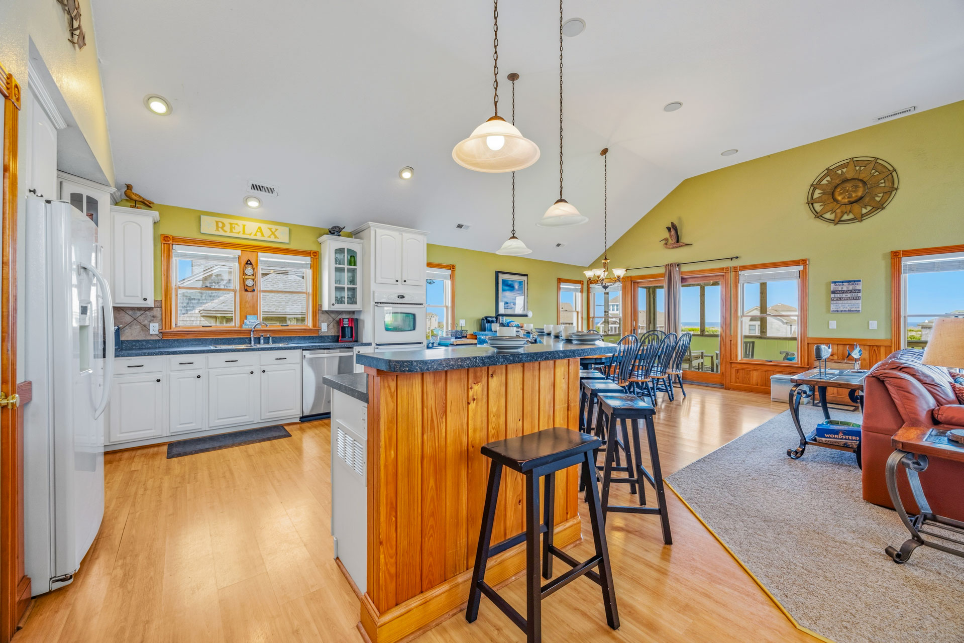 Surf Or Sound Realty 460 Freebird Kitchen 4