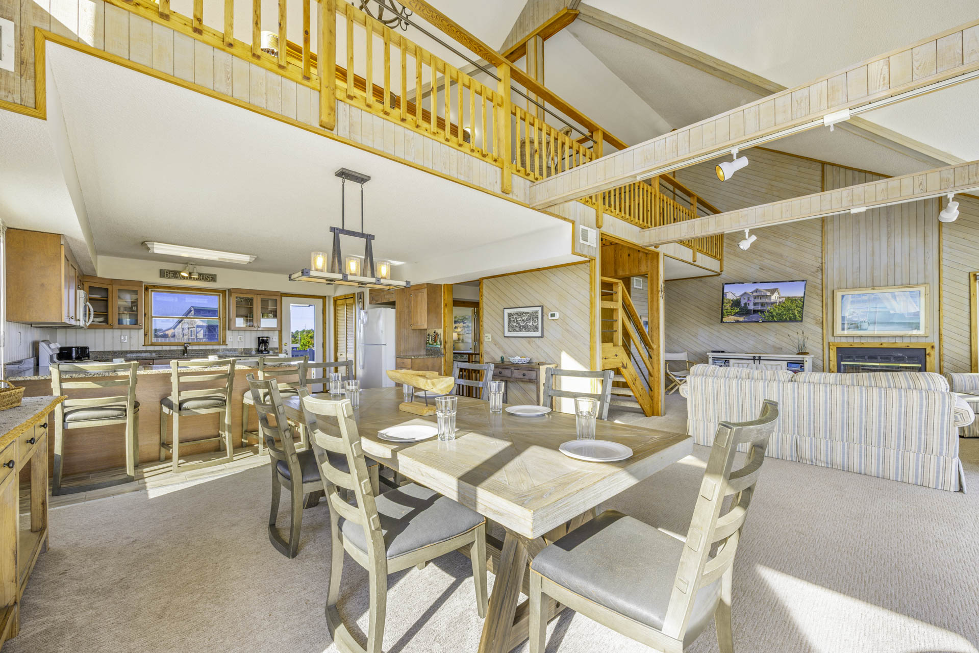 Surf Or Sound Realty 828 Peaceful Easy Feeling Dining Area 1