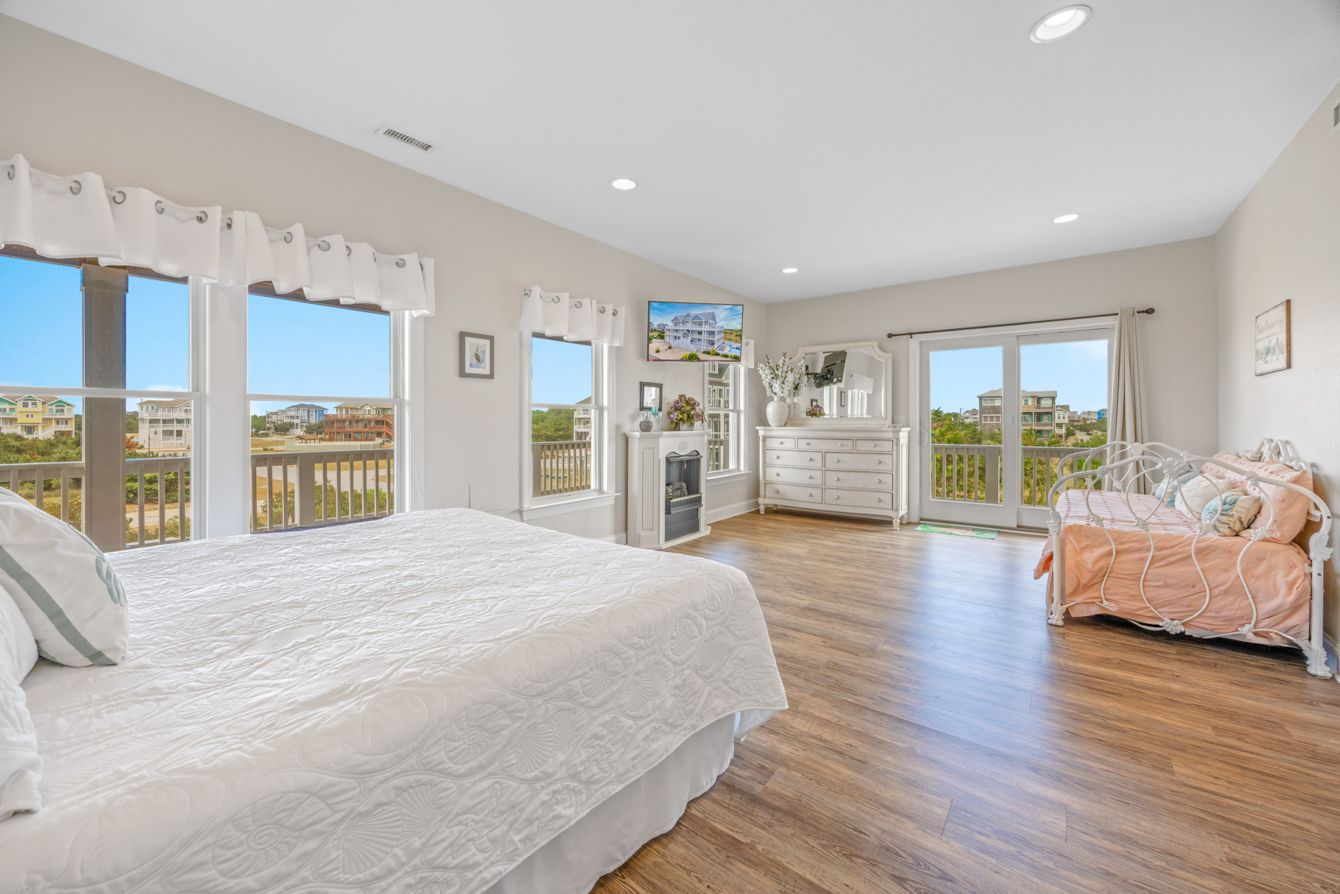 Surf Or Sound Realty 840 Lucky Oyster Bedroom 2 2