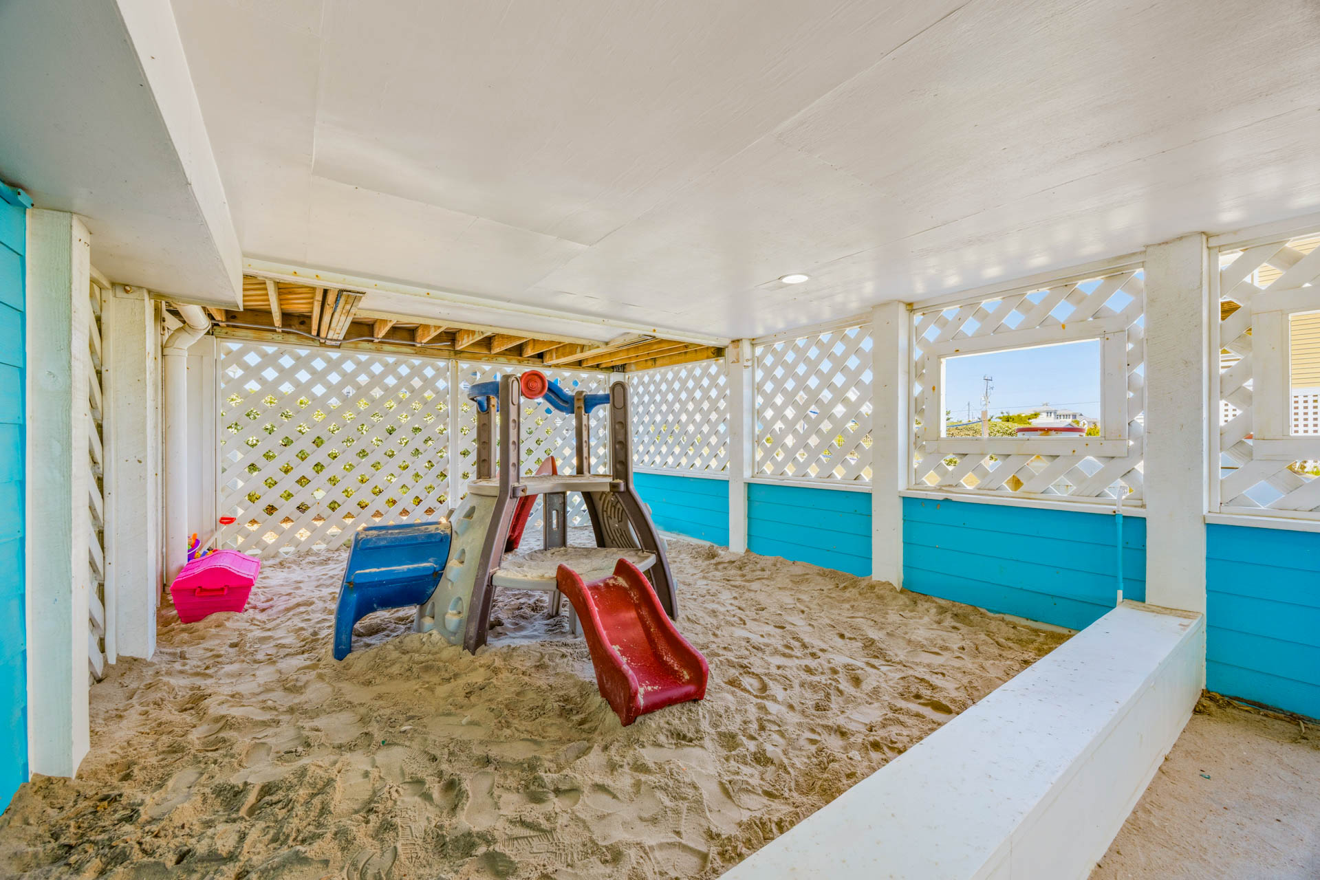 Surf Or Sound Realty 684 Moonshine Play Area