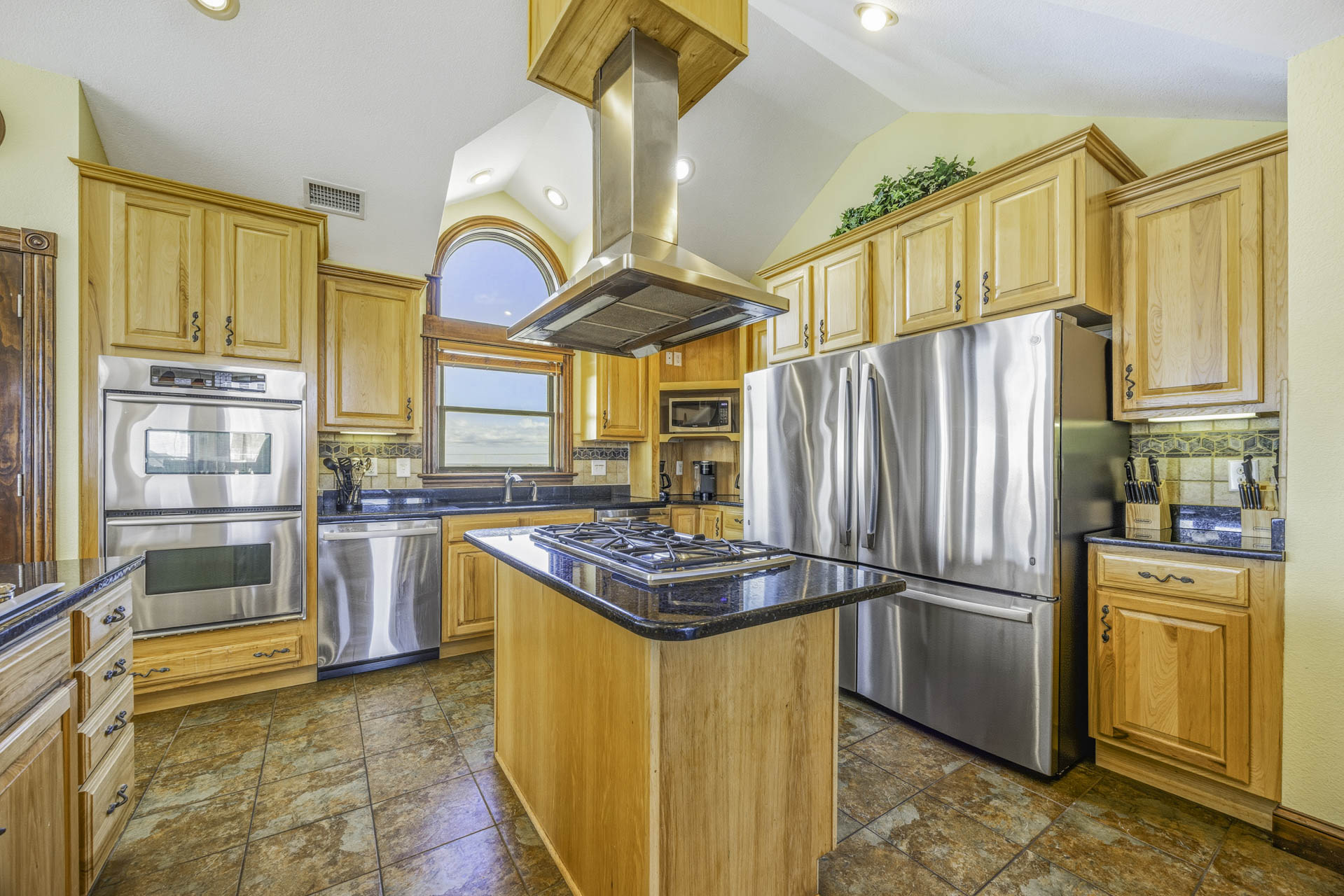 Surf Or Sound Realty 886 Jamman By The Sea Kitchen 5