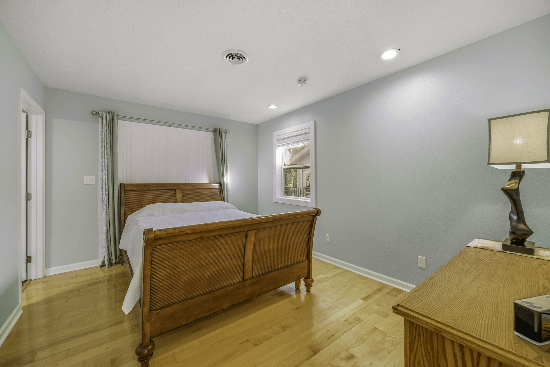 Surf Or Sound Realty 922 Soulshine Bedroom 1 1