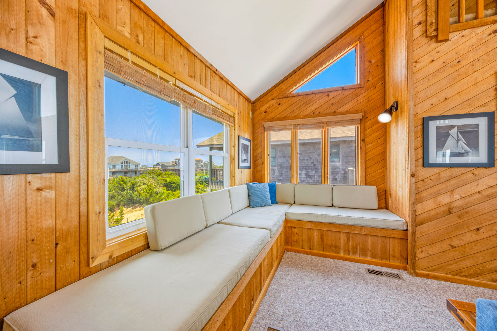 Surf Or Sound Realty 1254 Three Sheets To The Wind Great Room 3