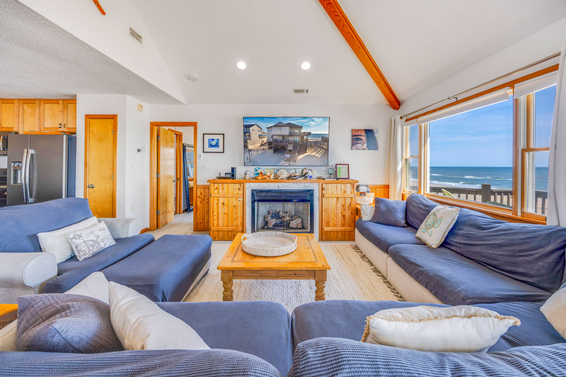 Surf Or Sound Realty 637 Dream Come True II Great Room 2