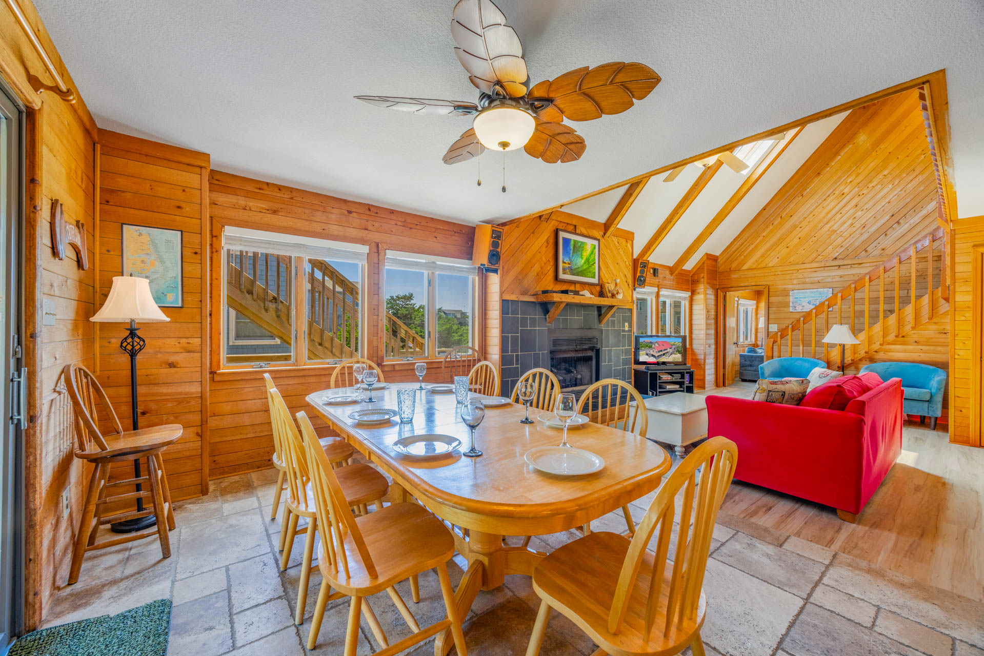 Surf Or Sound Realty 1258 Idle Minds Dining Area 1
