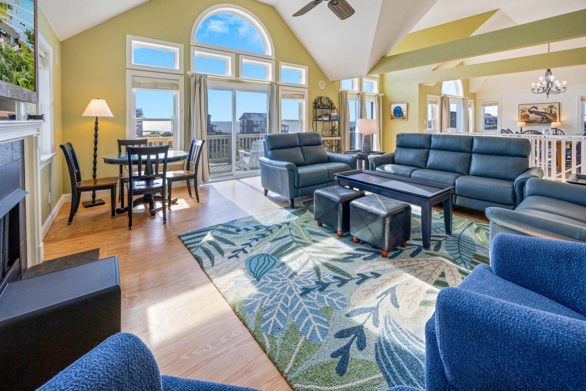 Surf Or Sound Realty 1224 Ride Like The Wind Great Room 4