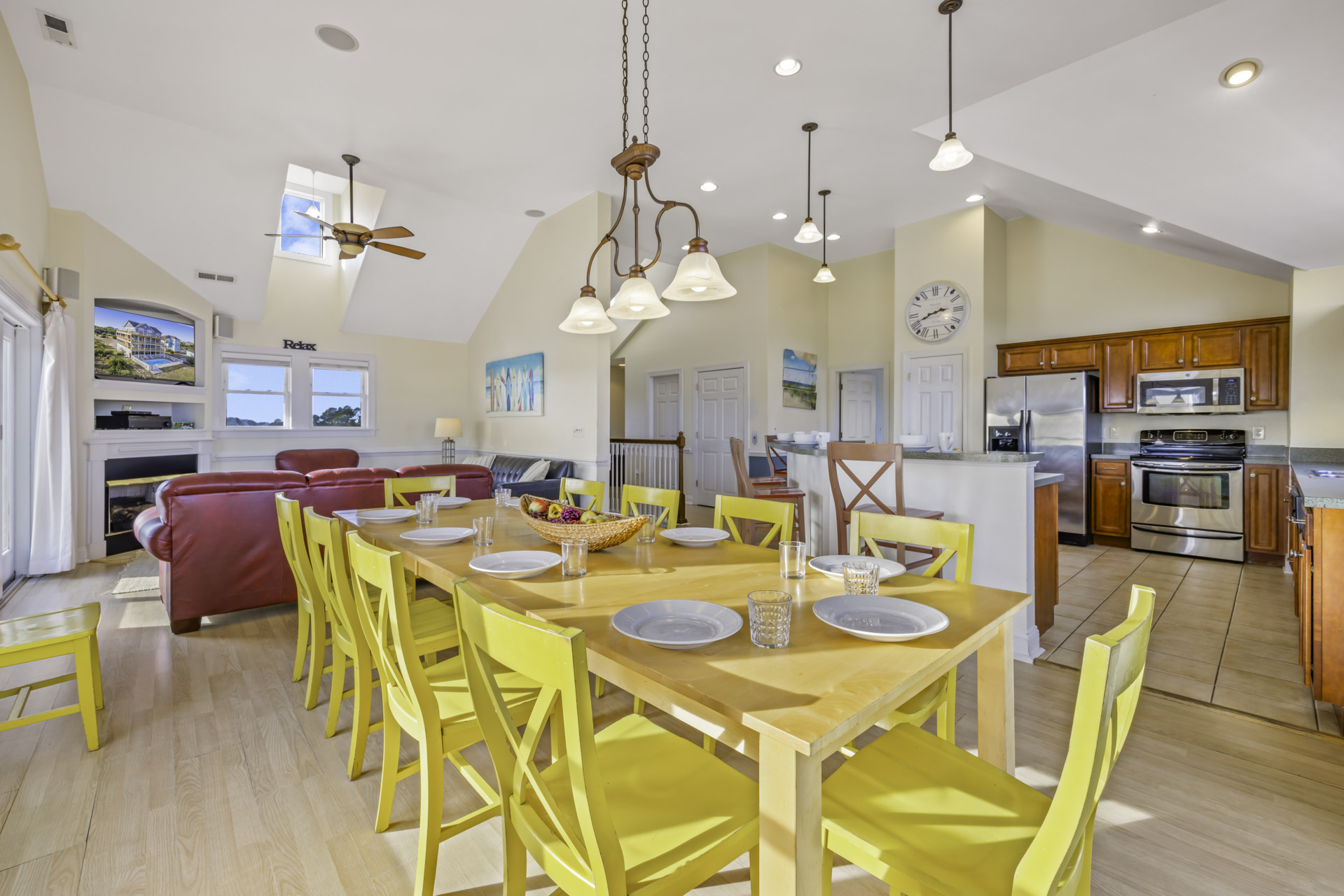 Surf Or Sound Realty 687 The Scotch Retreat Dining Area 3