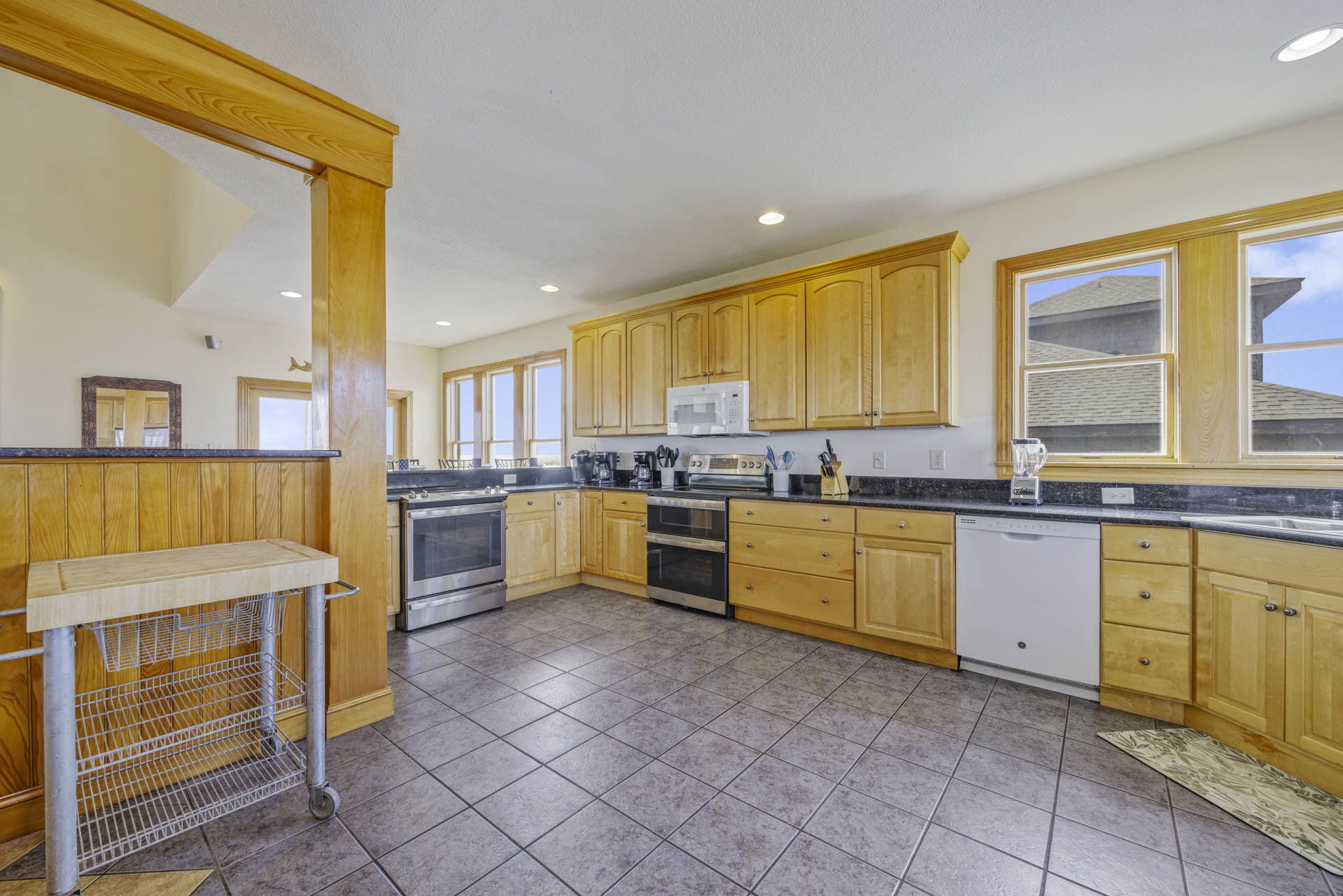 Surf Or Sound Realty 368 Sea Whisper Kitchen 3