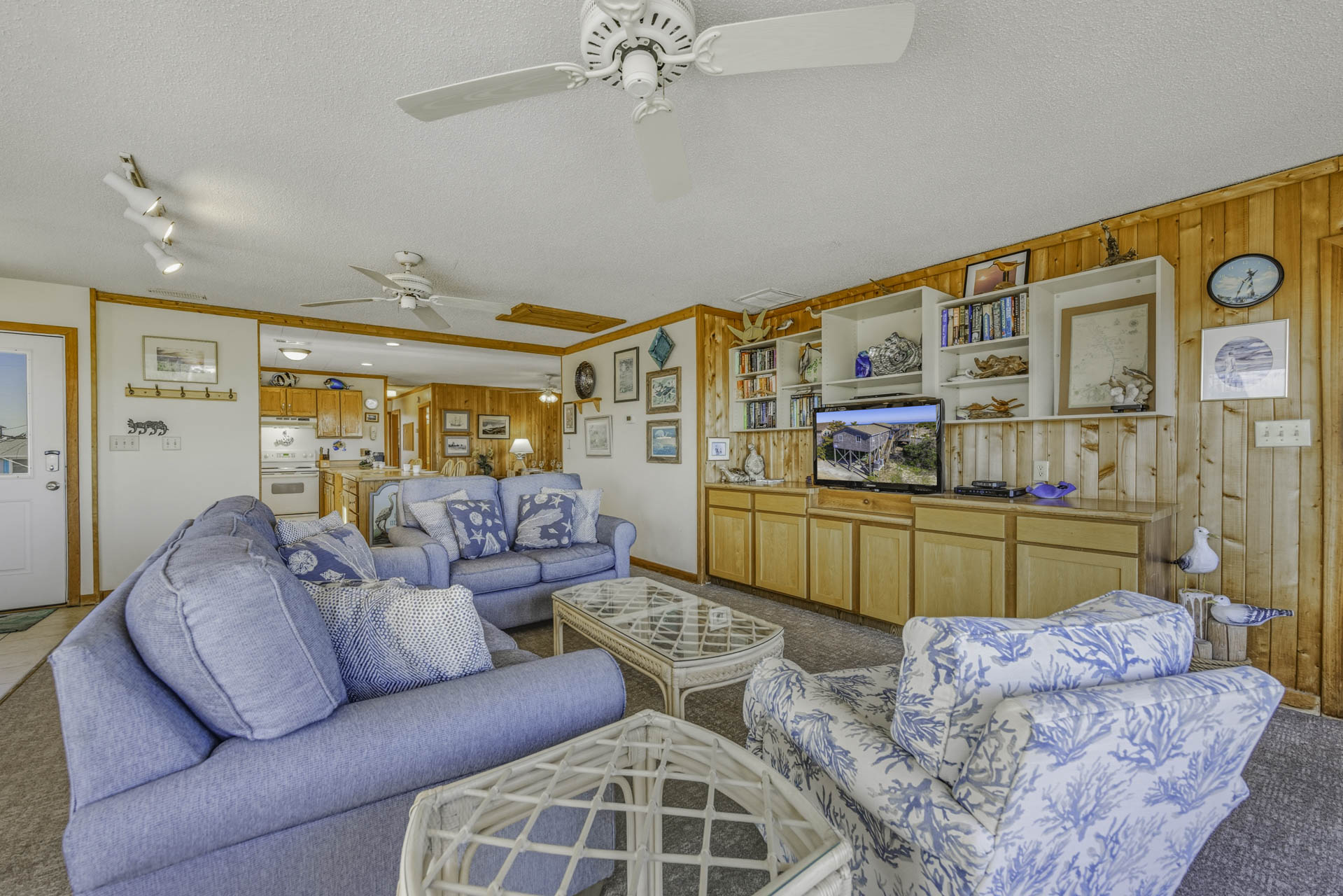 Surf Or Sound Realty 15 Driftwood Great Room 4