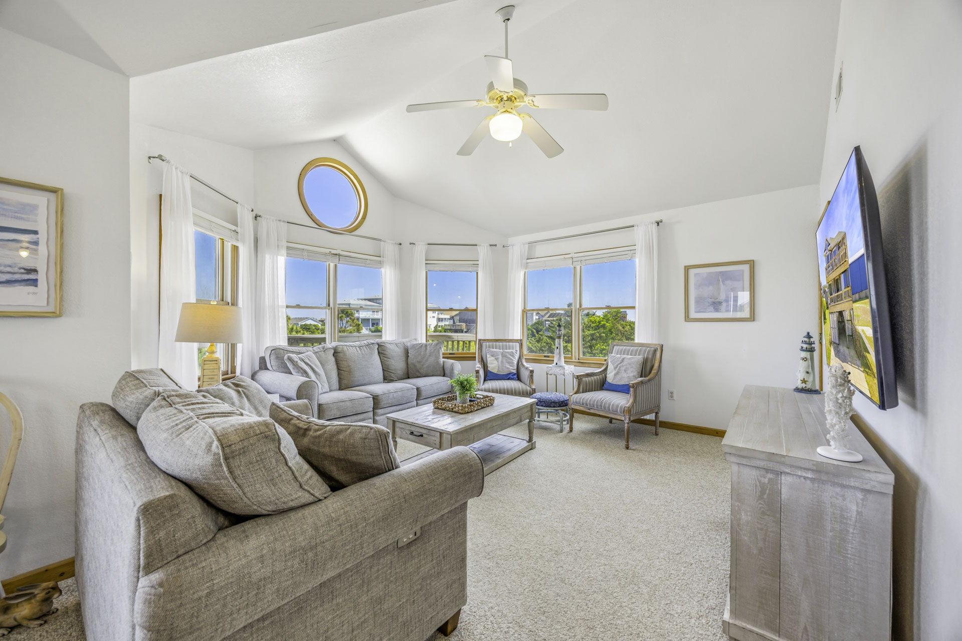 Surf Or Sound Realty 1244 Lokey Livin Great Room 1