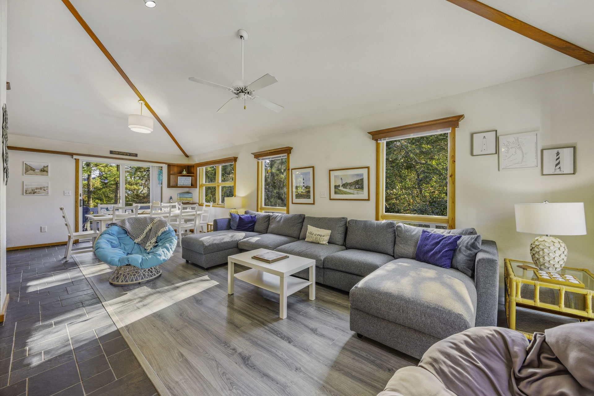 Surf Or Sound Realty 1242 Our Happy Place Great Room 4