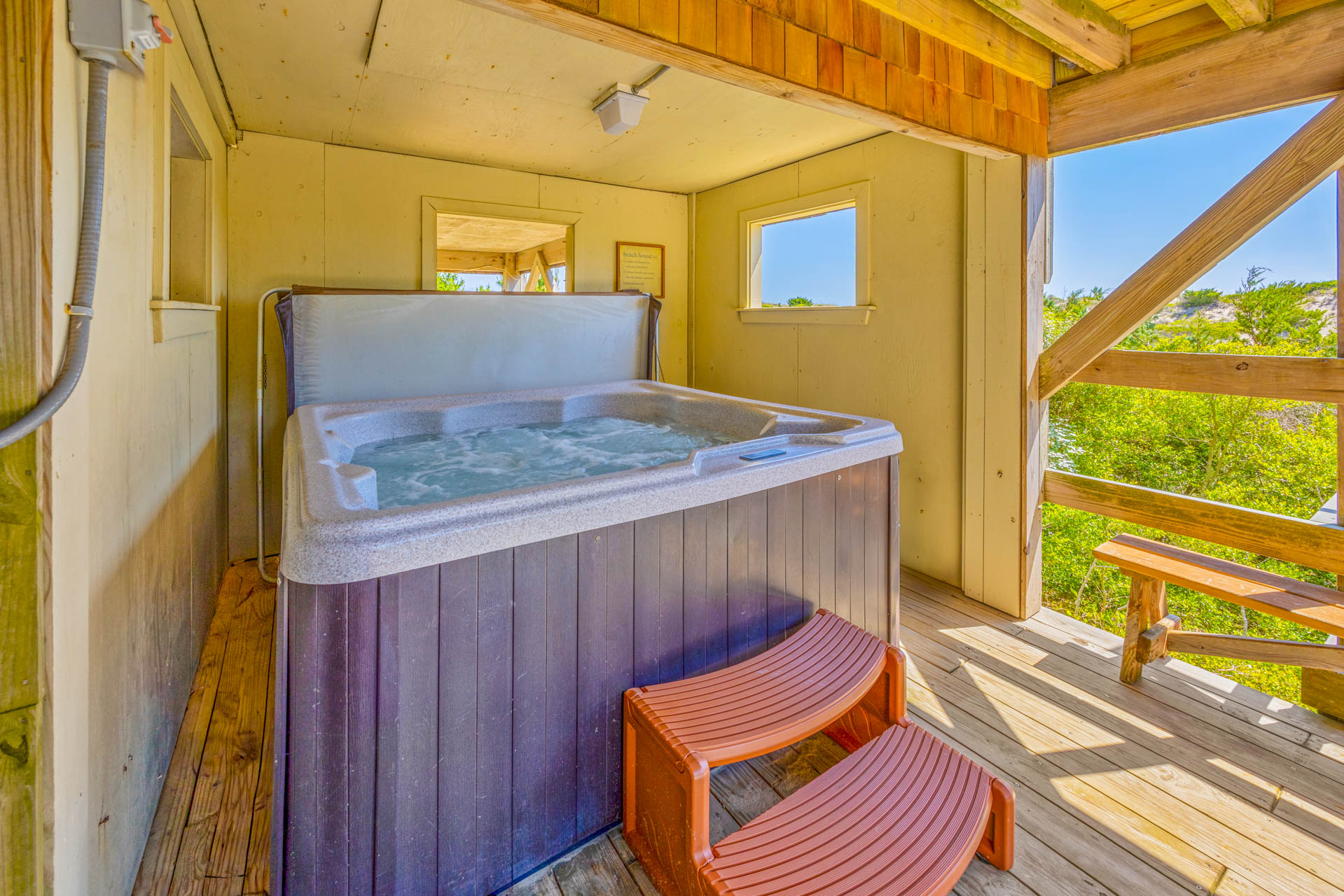 Surf Or Sound Realty 1002 Above All Else Hot Tub