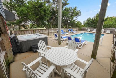 Surf Or Sound Realty 526 Bryson Herrick Porch 1 3359861