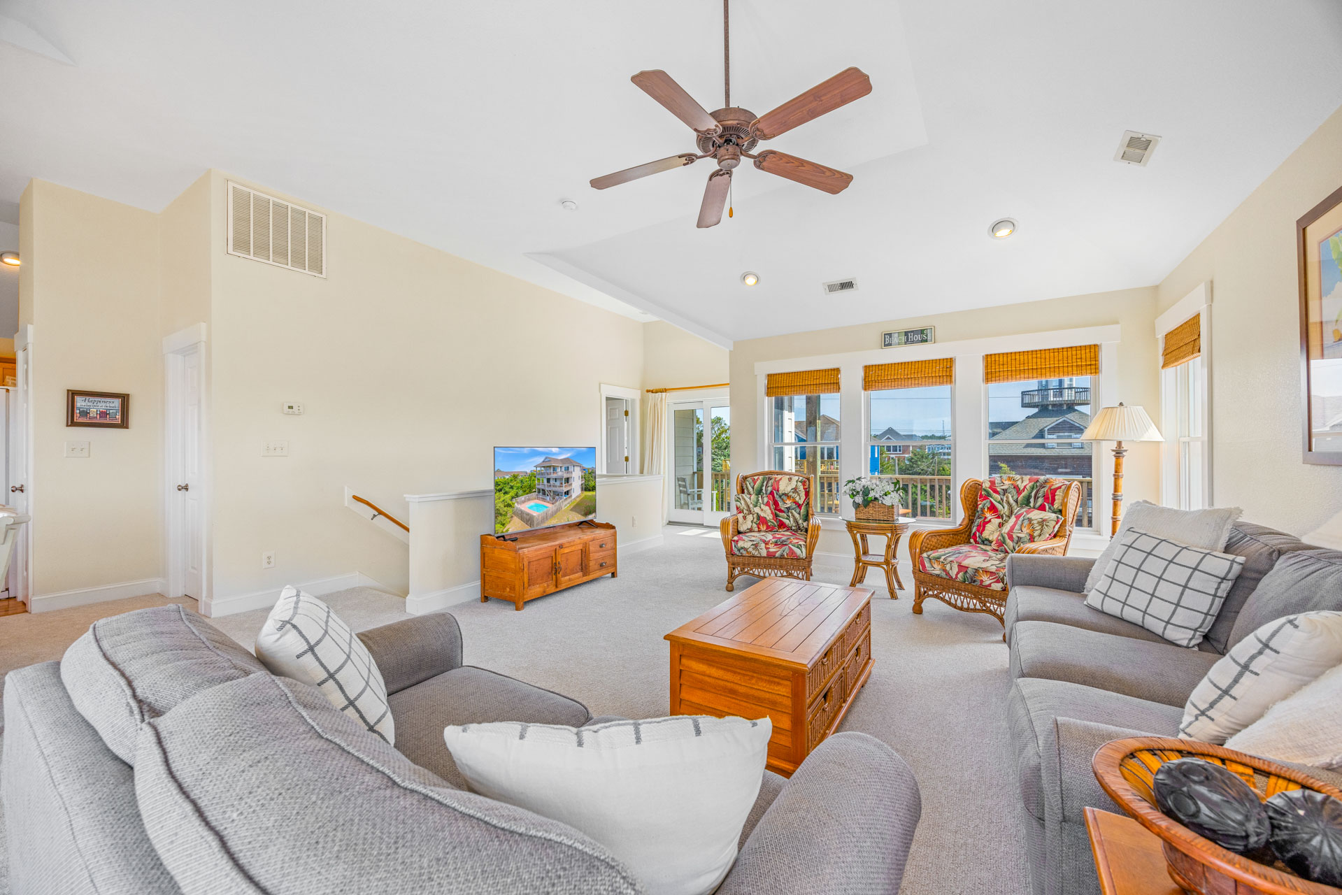 Surf Or Sound Realty 458 Waves Daze Great Room 4