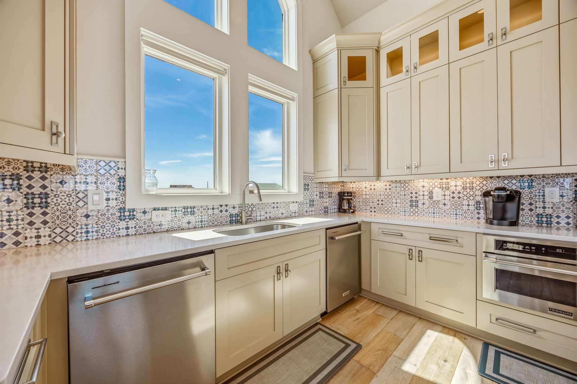 Surf Or Sound Realty 652 Castlemere Kitchen 2